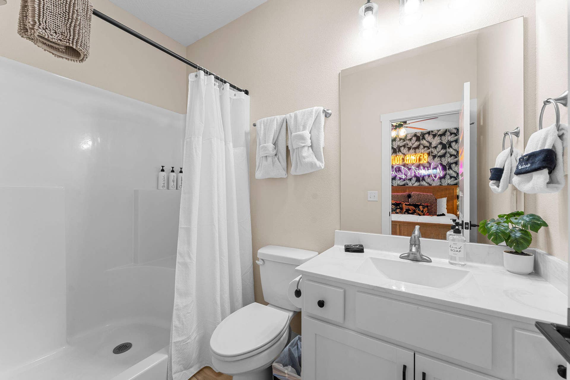 147 Frontier Way, #24, Kimberling City, MO 65686 Fully Furnished, Themed Lodge