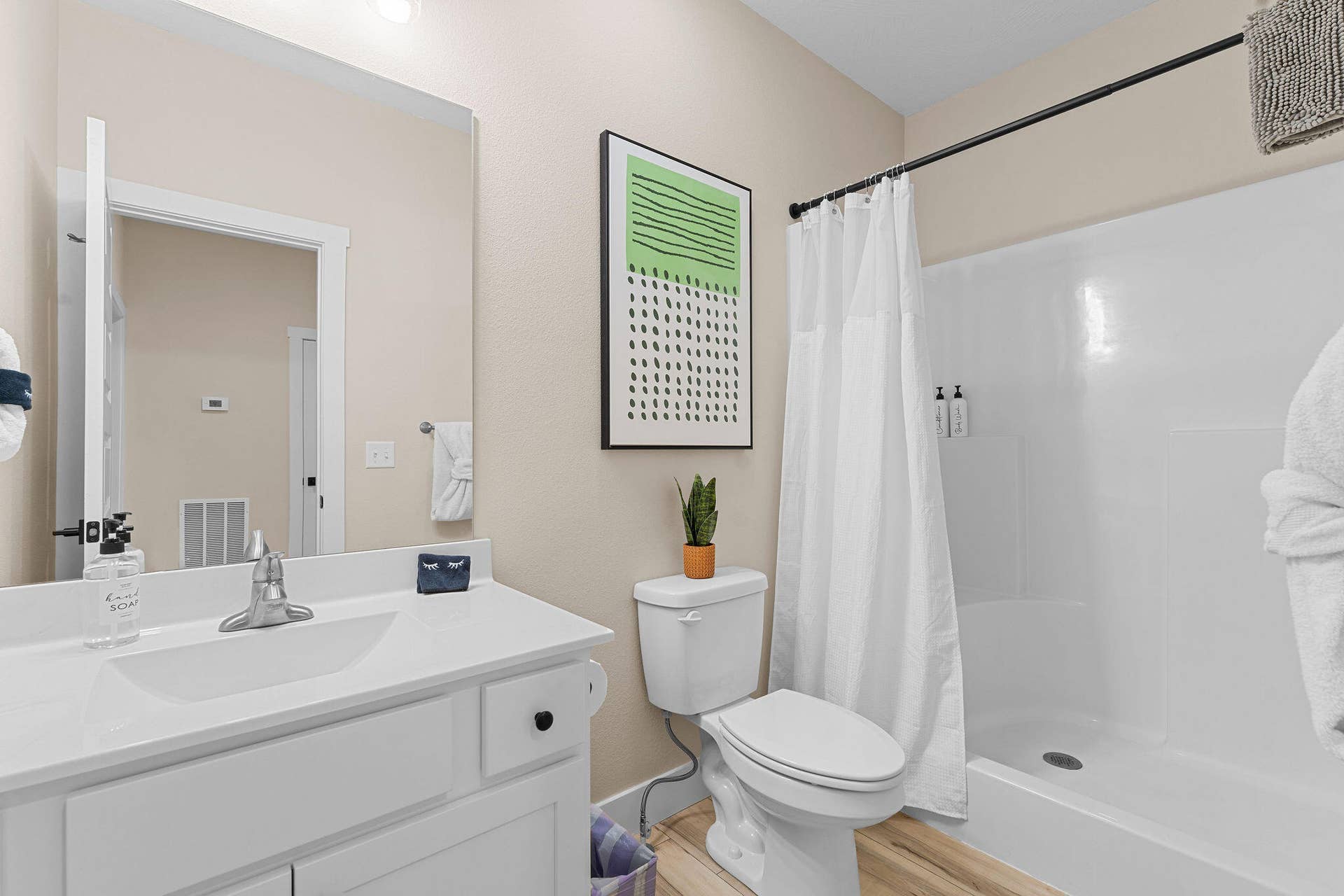 147 Frontier Way, #24, Kimberling City, MO 65686 En-Suite Bedroom