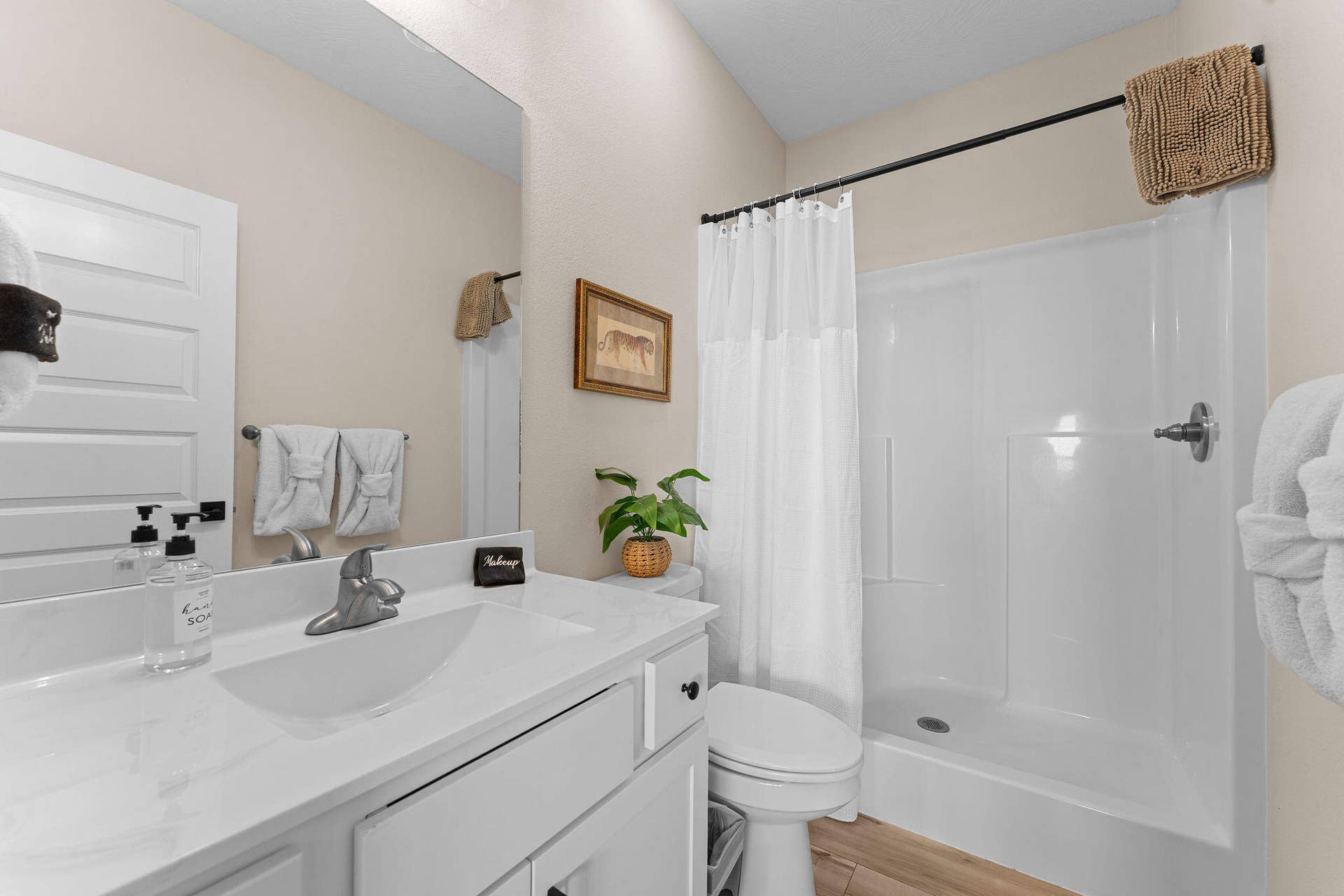 147 Frontier Way, #24, Kimberling City, MO 65686 En-Suite Bedroom