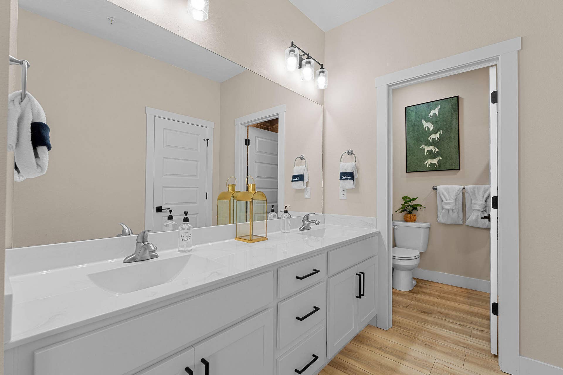 147 Frontier Way, #24, Kimberling City, MO 65686 En-Suite Bedroom