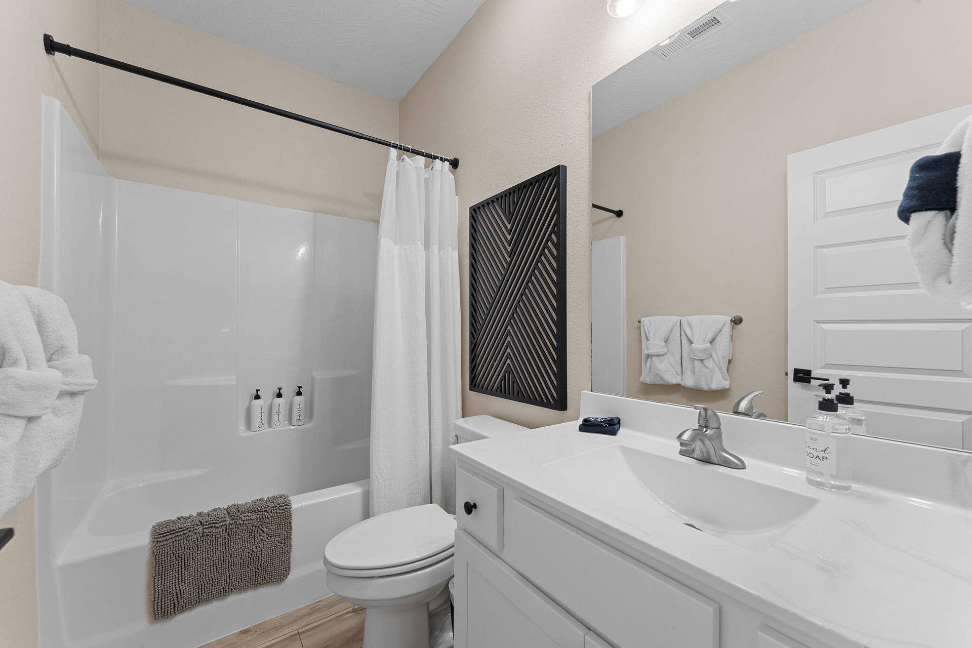 147 Frontier Way, #24, Kimberling City, MO 65686 Bathroom