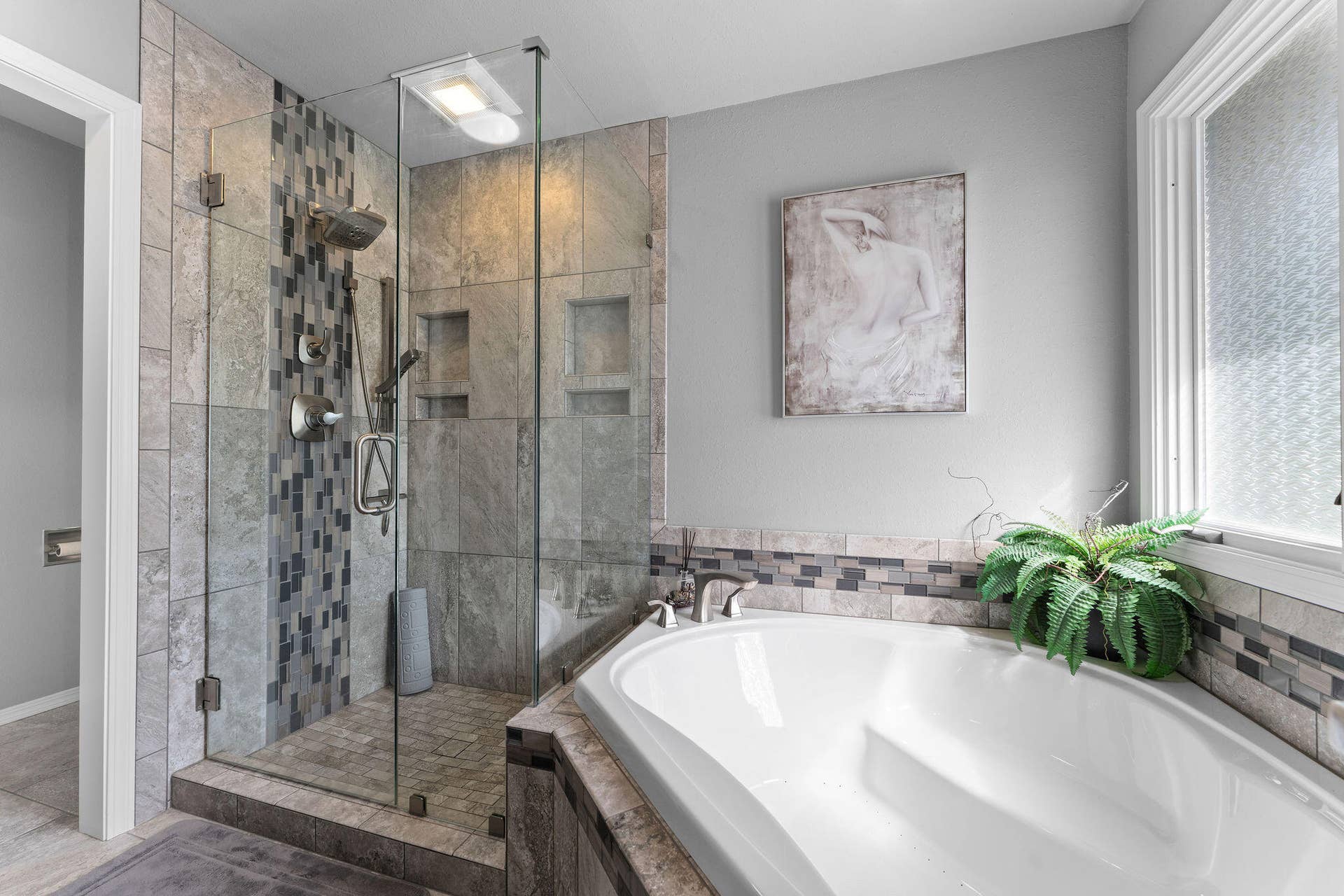 201 Point Seven Road, #8, Kimberling City, MO 65686 Air Tub & Custom Tile Shower