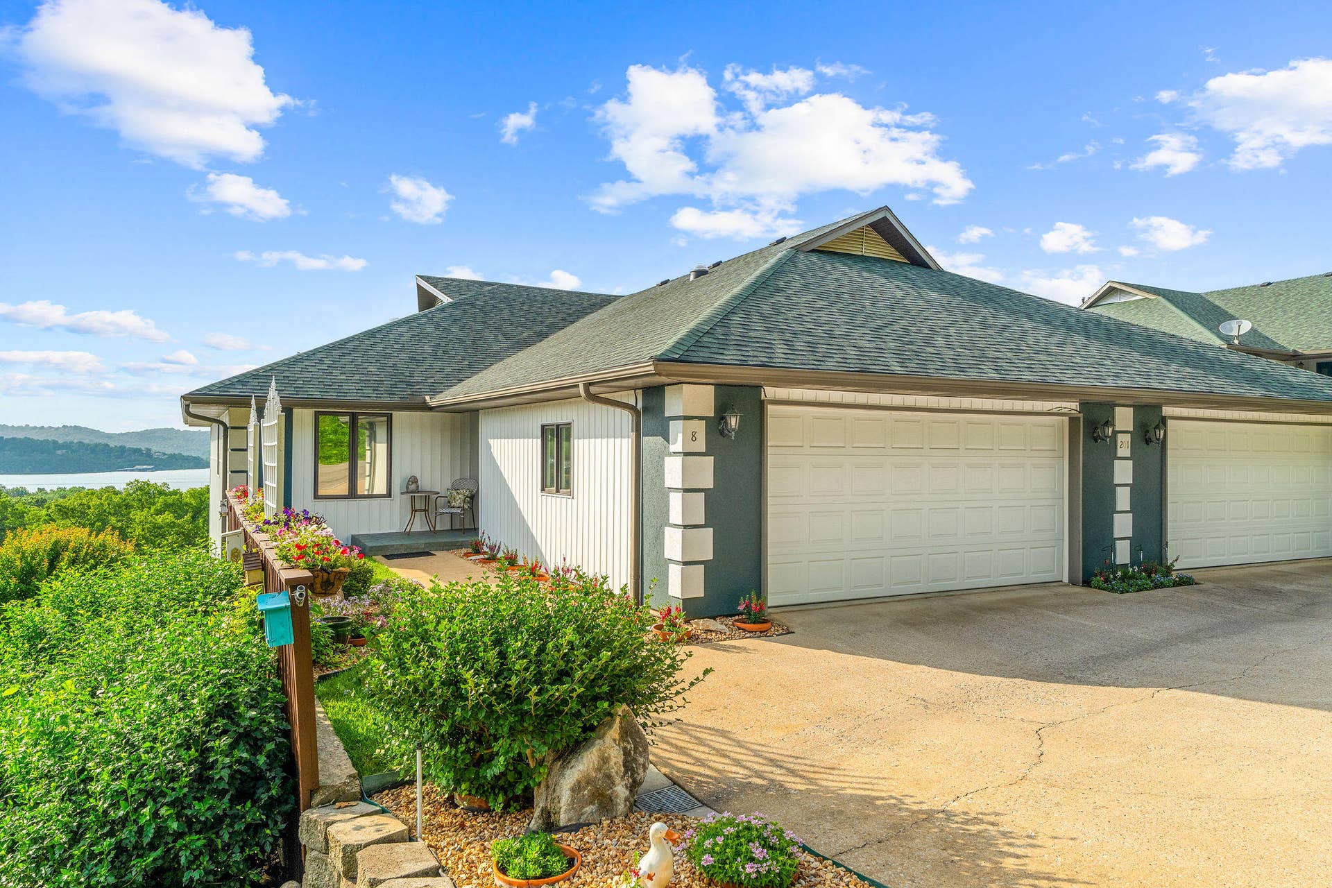 201 Point Seven Road, #8, Kimberling City, MO 65686 Great Curb Appeal