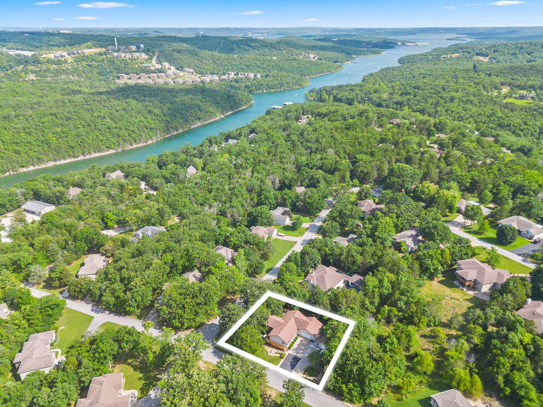286-Jackson-Ln-Lake-Nearby-Home