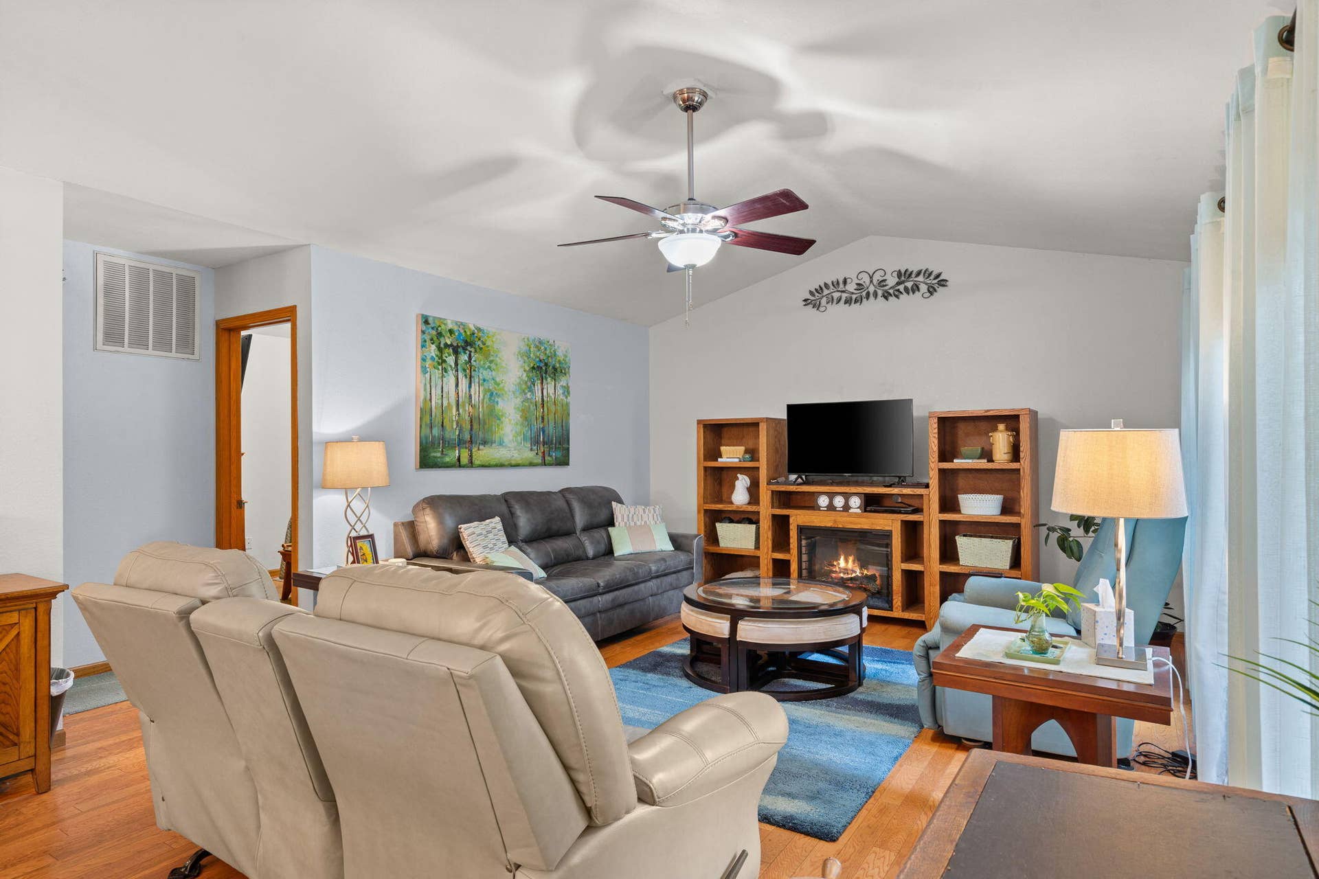 286-Jackson-Ln-Nature-Living-Room