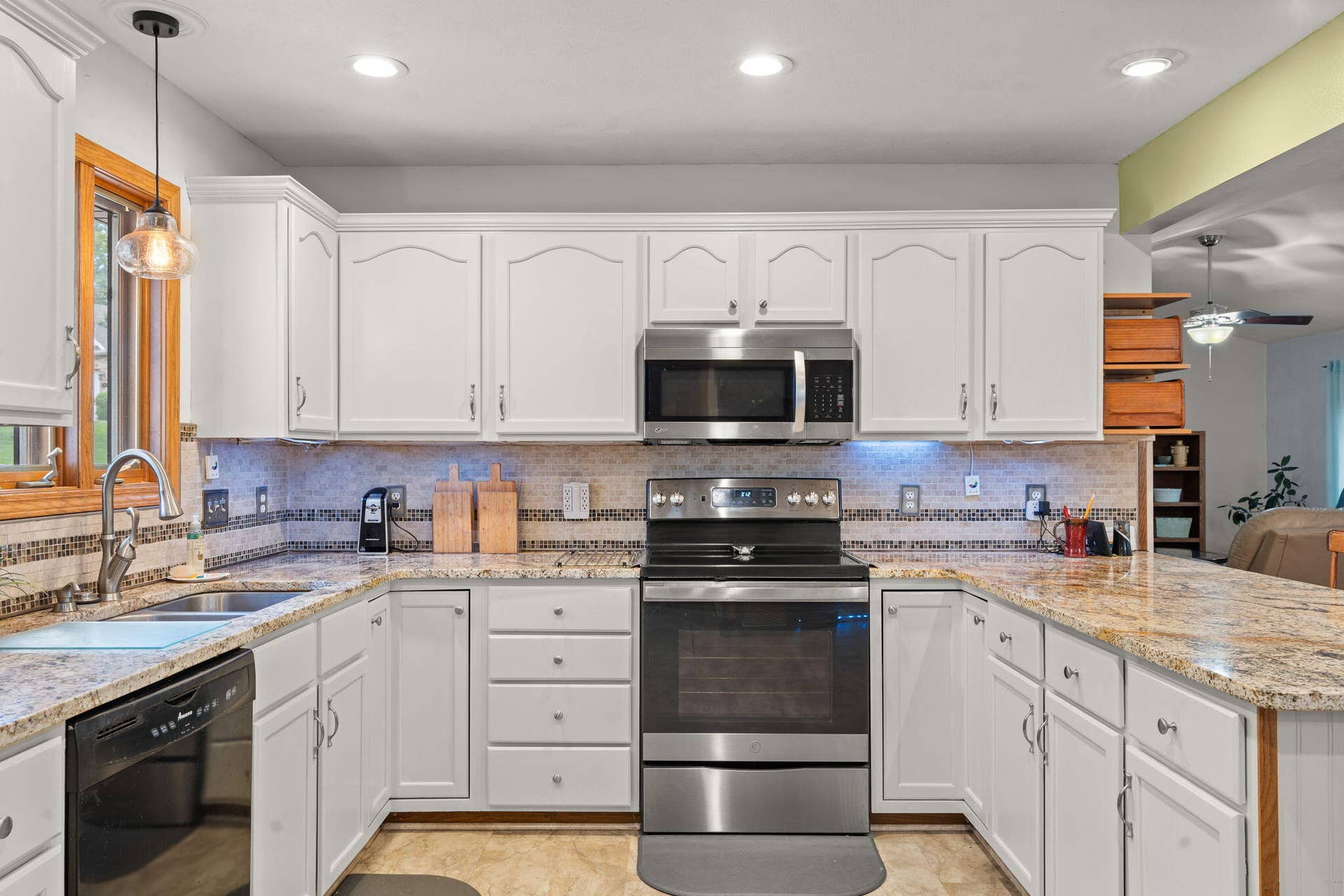 286-Jackson-Ln-Spacious-Kitchen