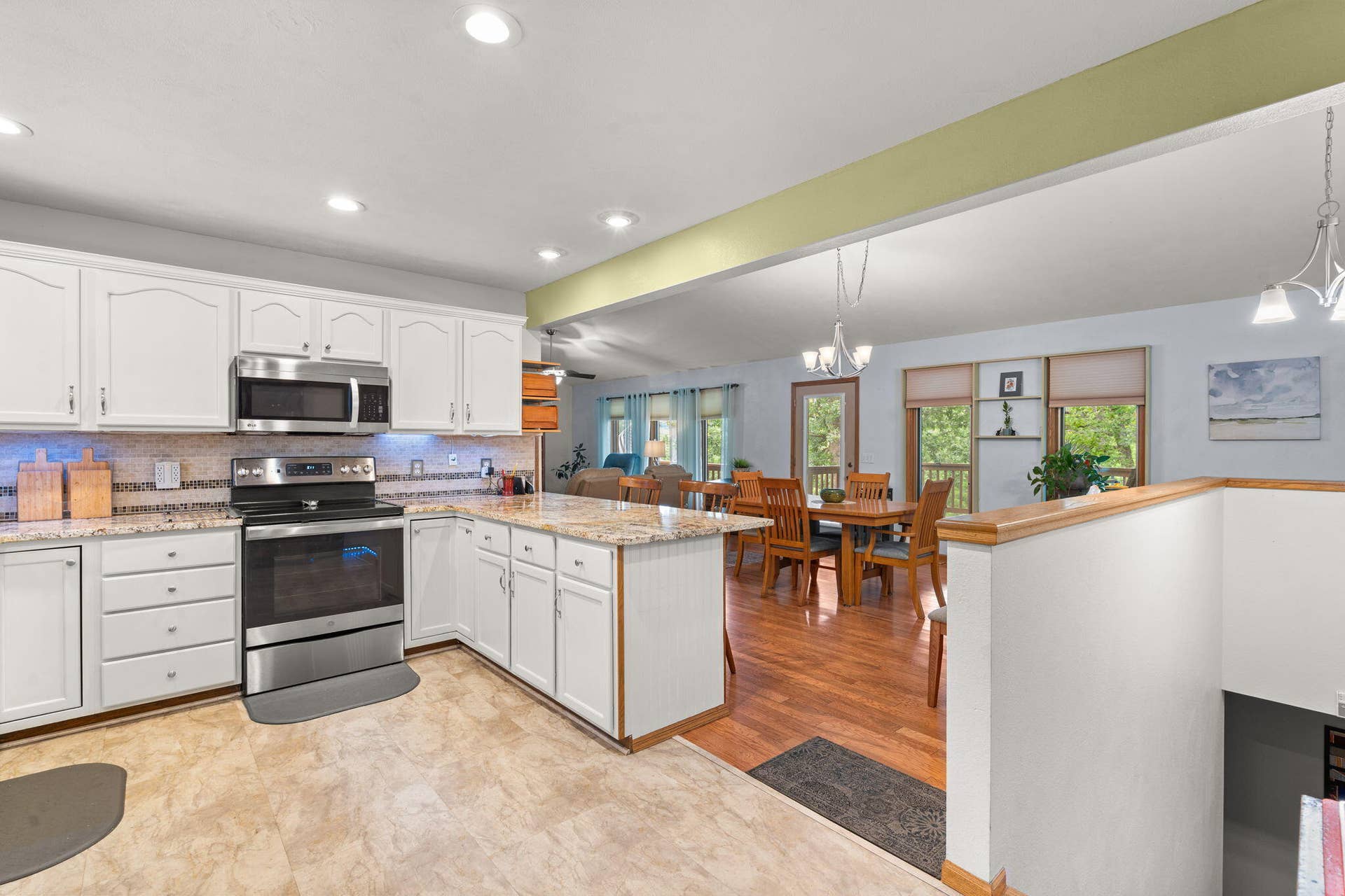 286-Jackson-Ln-Open-Kitchen