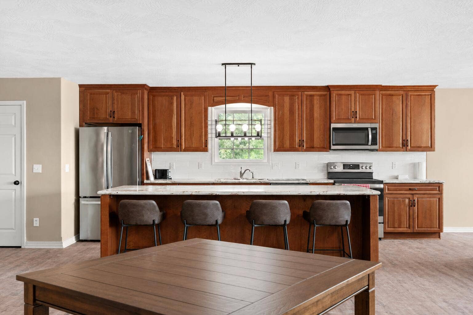 570 Indian Valley Road, Branson West, MO 65737 570-Indian-Valley-Rd-Dining