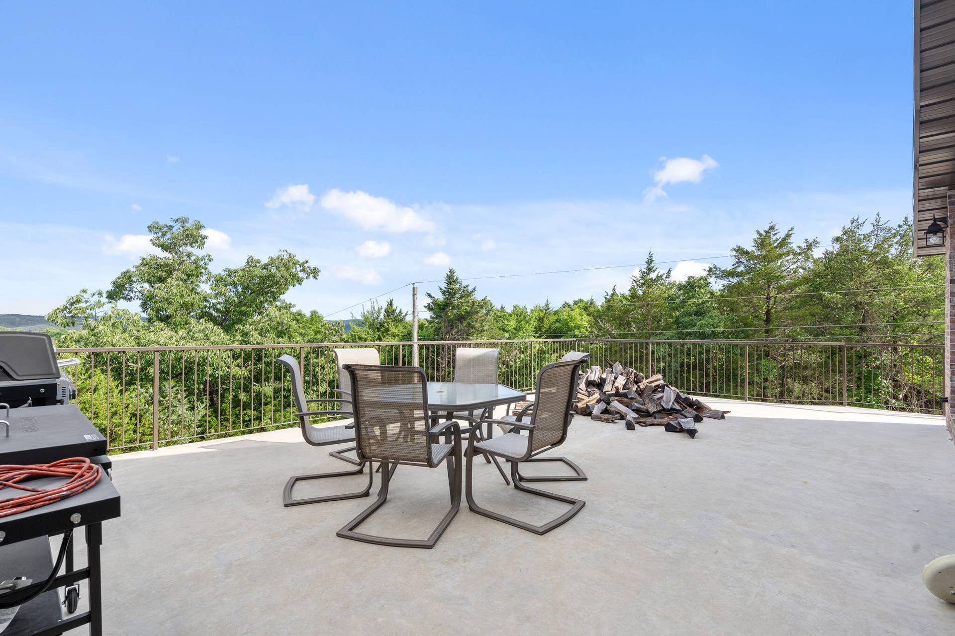 570 Indian Valley Road, Branson West, MO 65737 570-Indian-Valley-Rd-Outdoor-Lounge