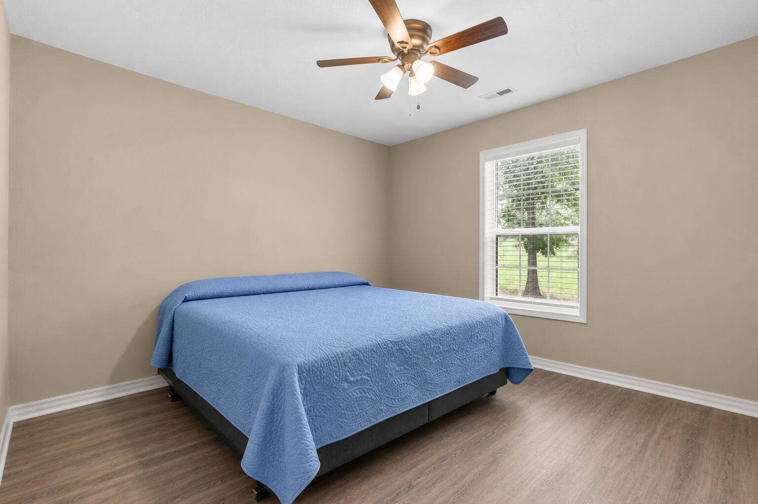 570 Indian Valley Road, Branson West, MO 65737 570-Indian-Valley-Rd-Seamless-Bed-Five