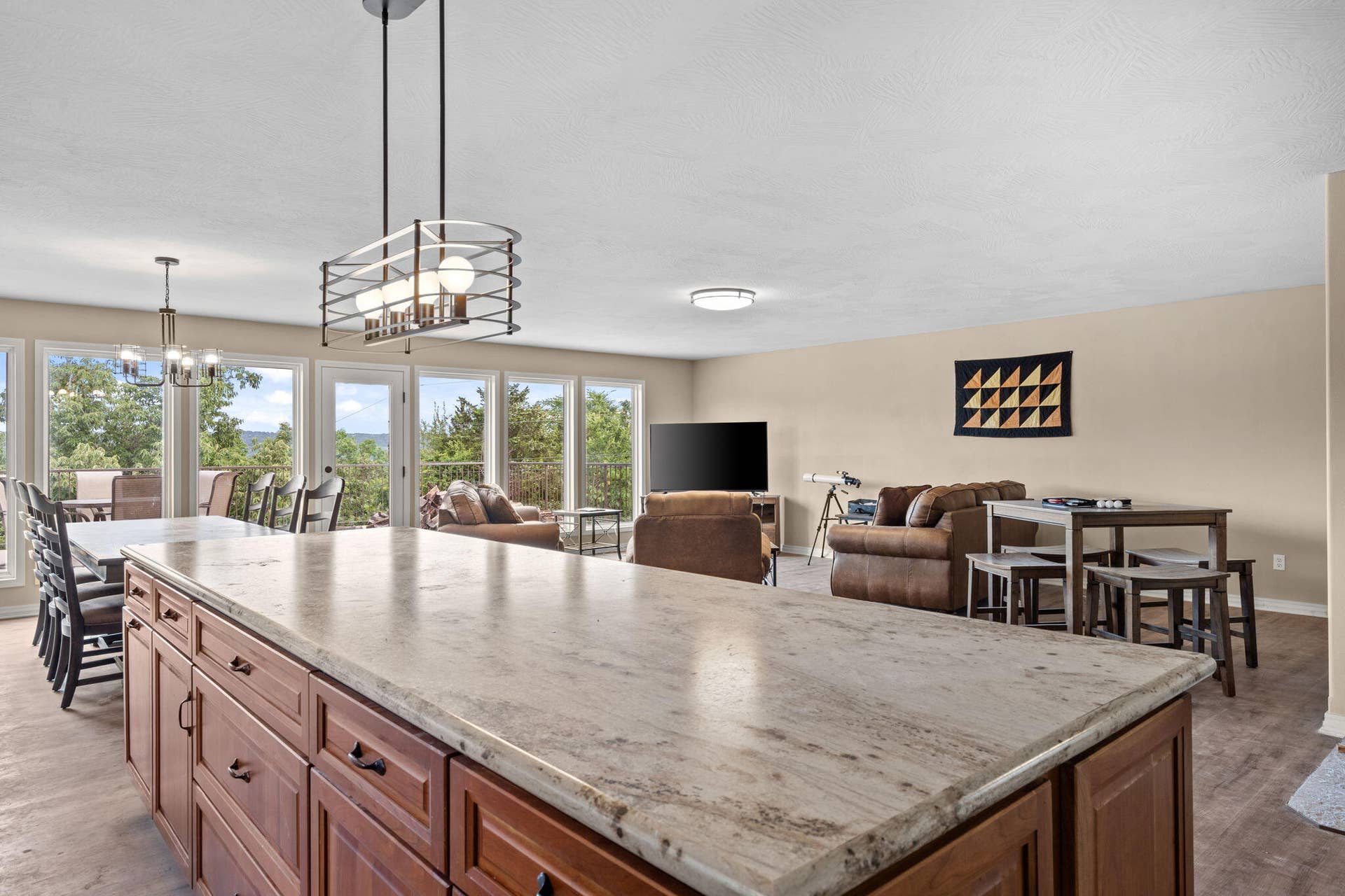570 Indian Valley Road, Branson West, MO 65737 570-Indian-Valley-Rd-Bright-Kitchen