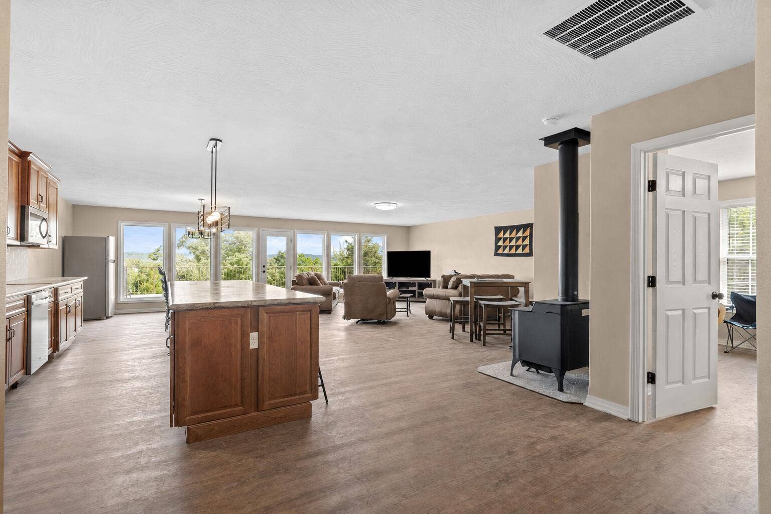 570 Indian Valley Road, Branson West, MO 65737 570-Indian-Valley-Rd-Open-Concept