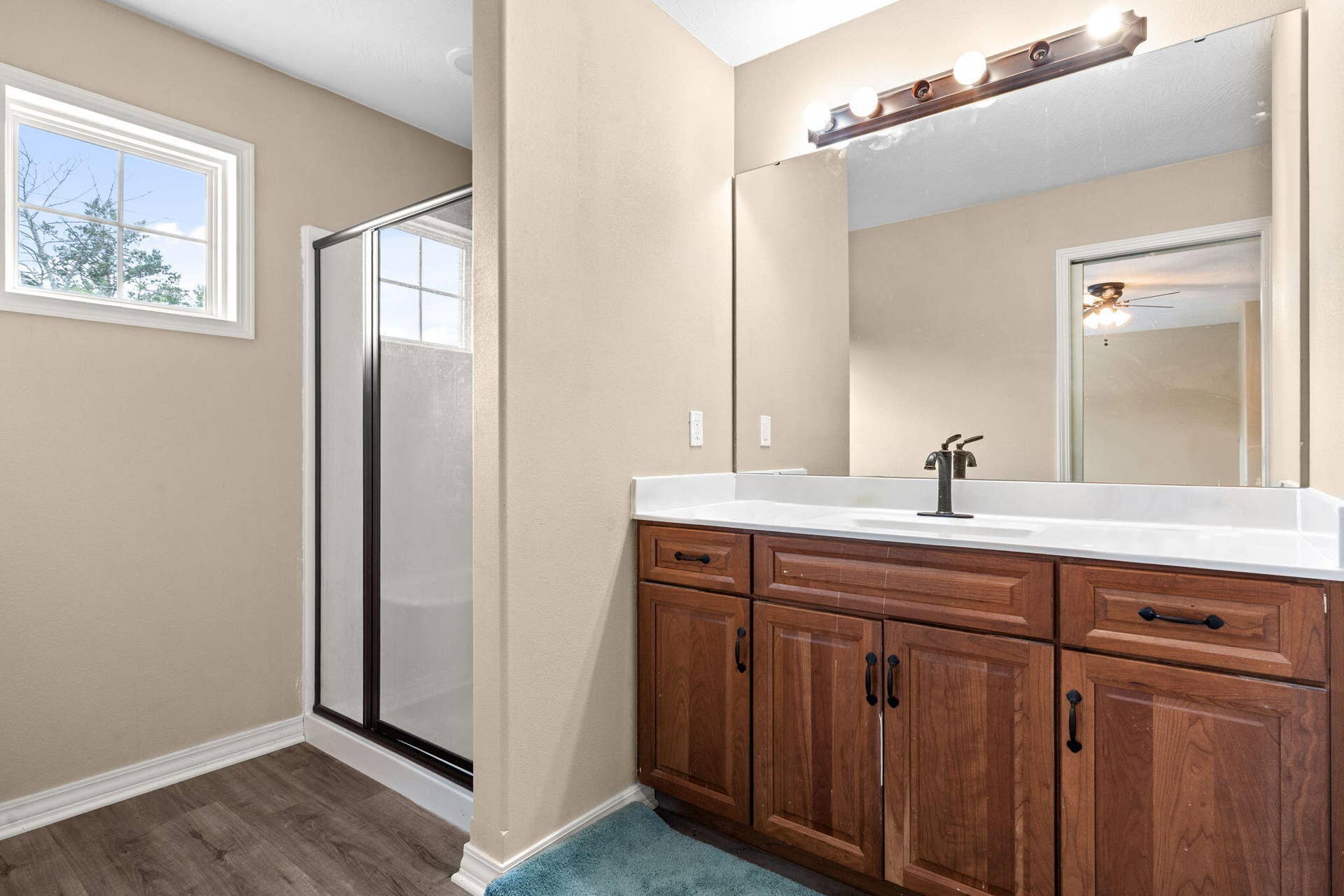 570 Indian Valley Road, Branson West, MO 65737 570-Indian-Valley-Rd-Modern-Bath