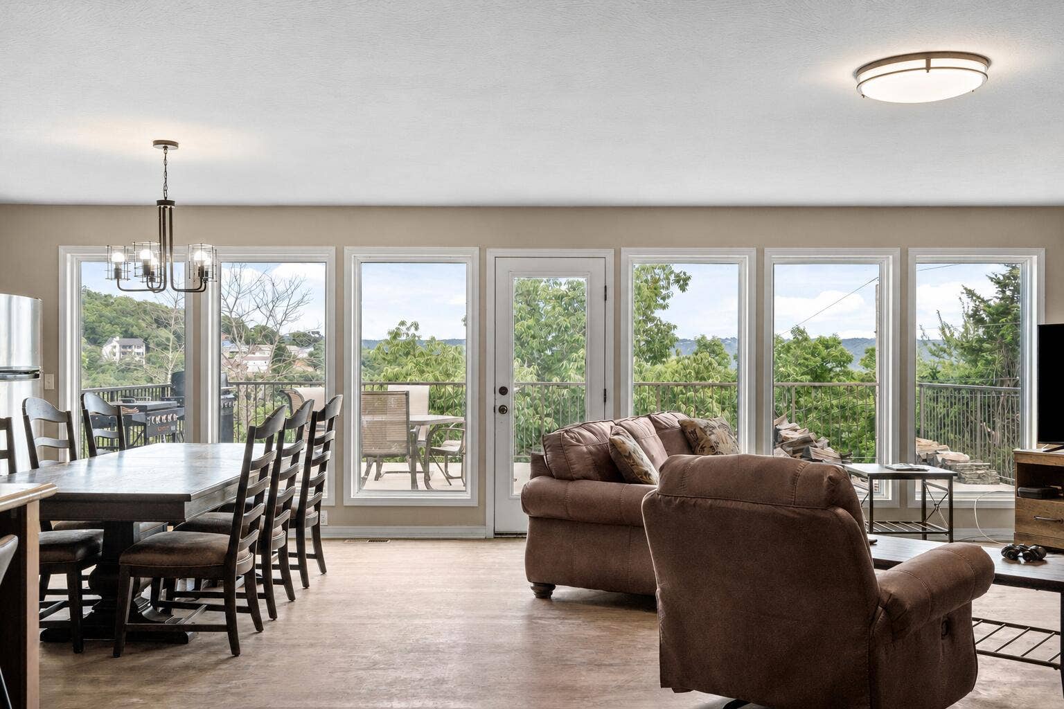 570 Indian Valley Road, Branson West, MO 65737 570-Indian-Valley-Rd-Window-Wonderland