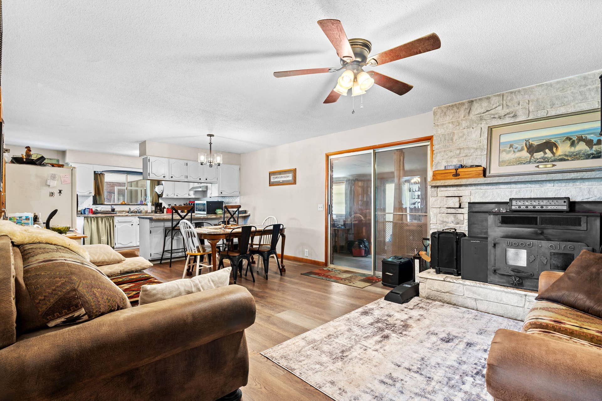 150-Jim-Linegar-Ln-Open-Living-Space