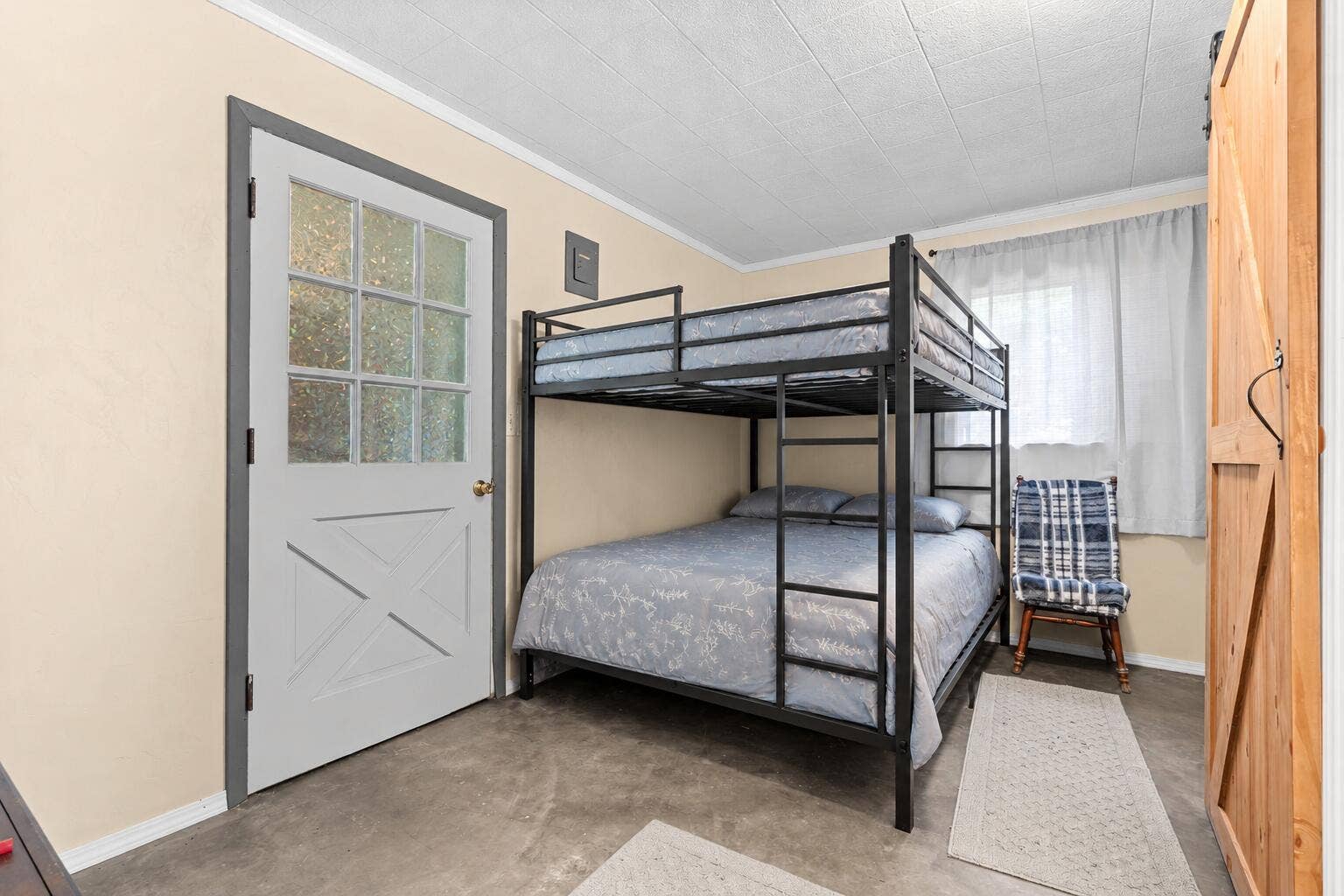 150-Jim-Linegar-Ln-Stay-&-Sleep