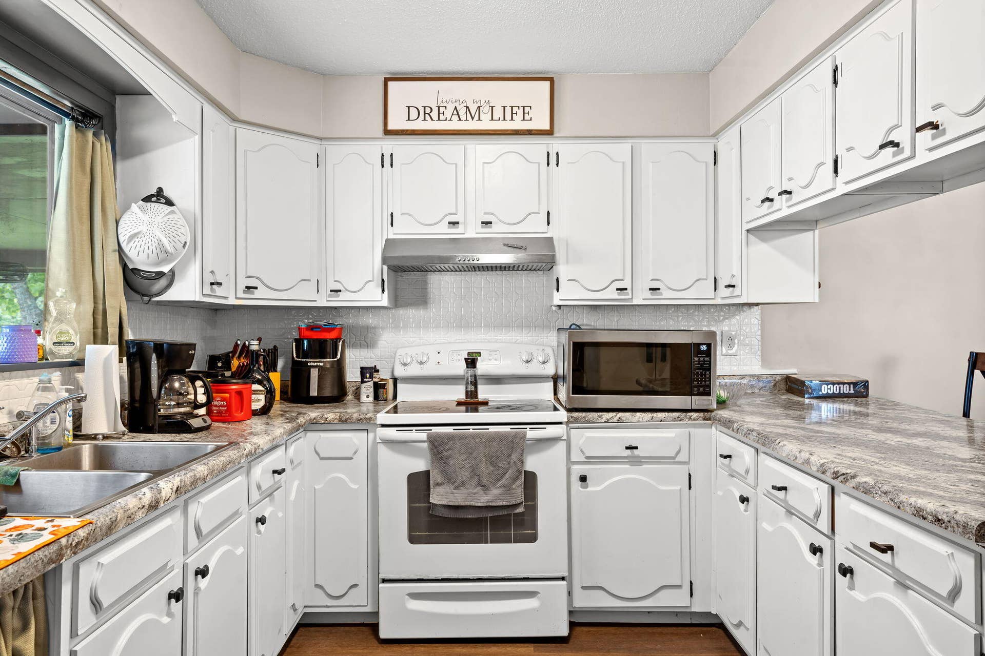 150-Jim-Linegar-Ln-Chef's-Kitchen