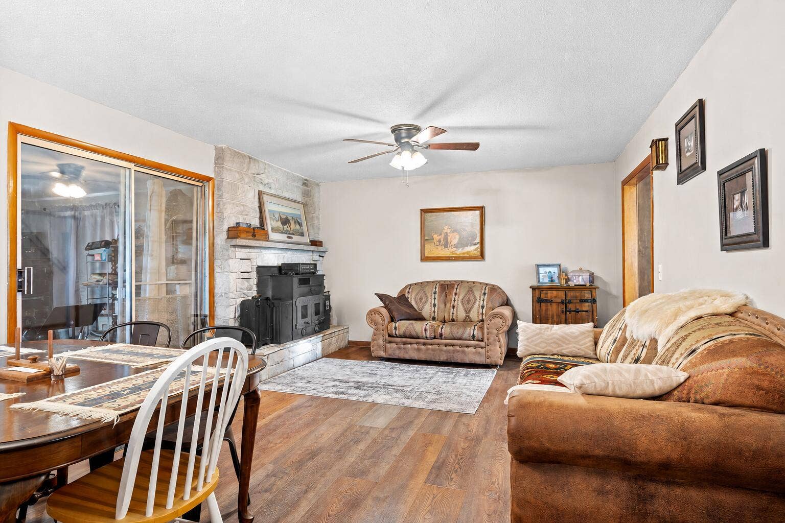 150-Jim-Linegar-Ln-Farmhouse-Living