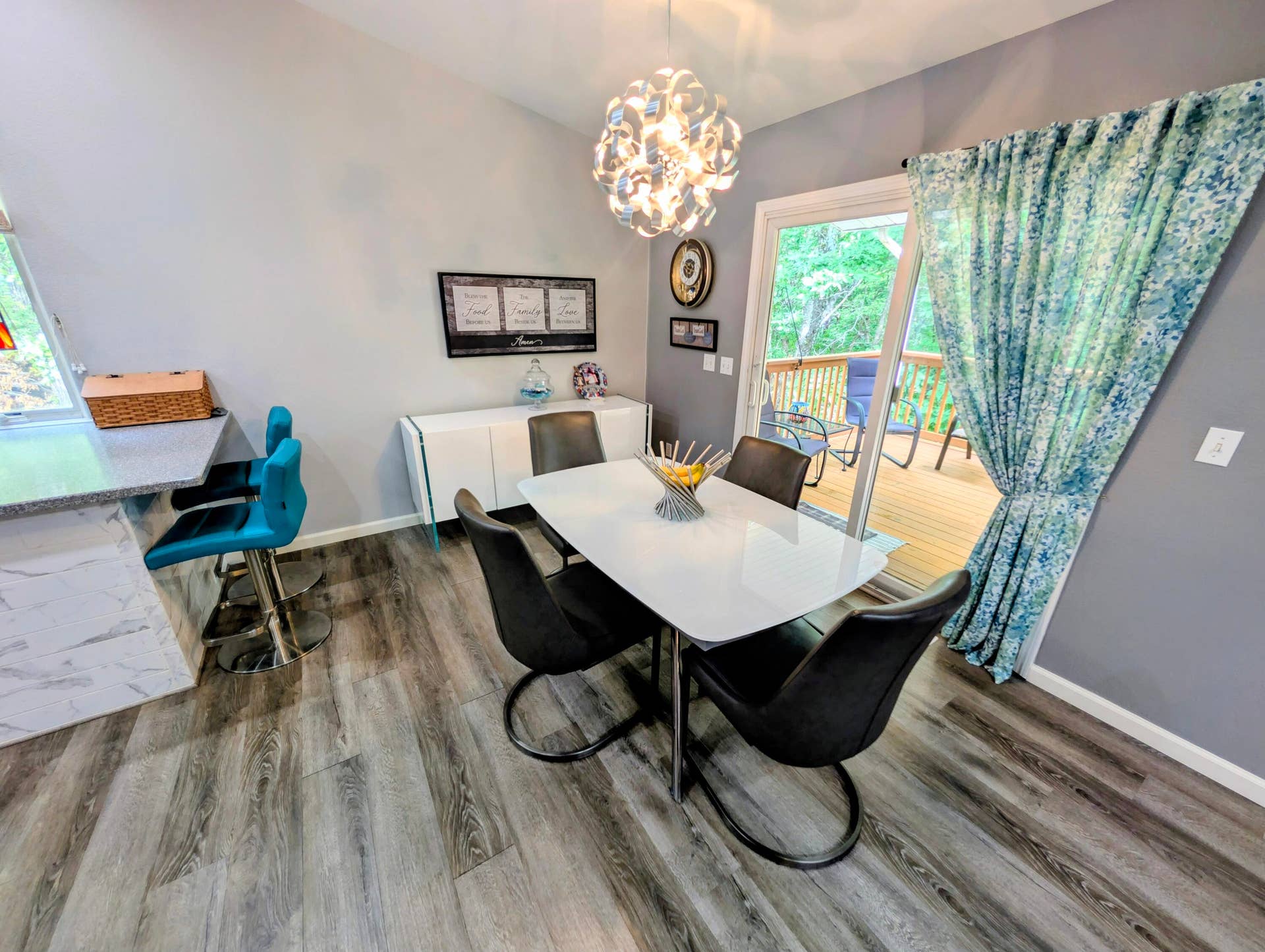203 Queensberry - DR with bar
