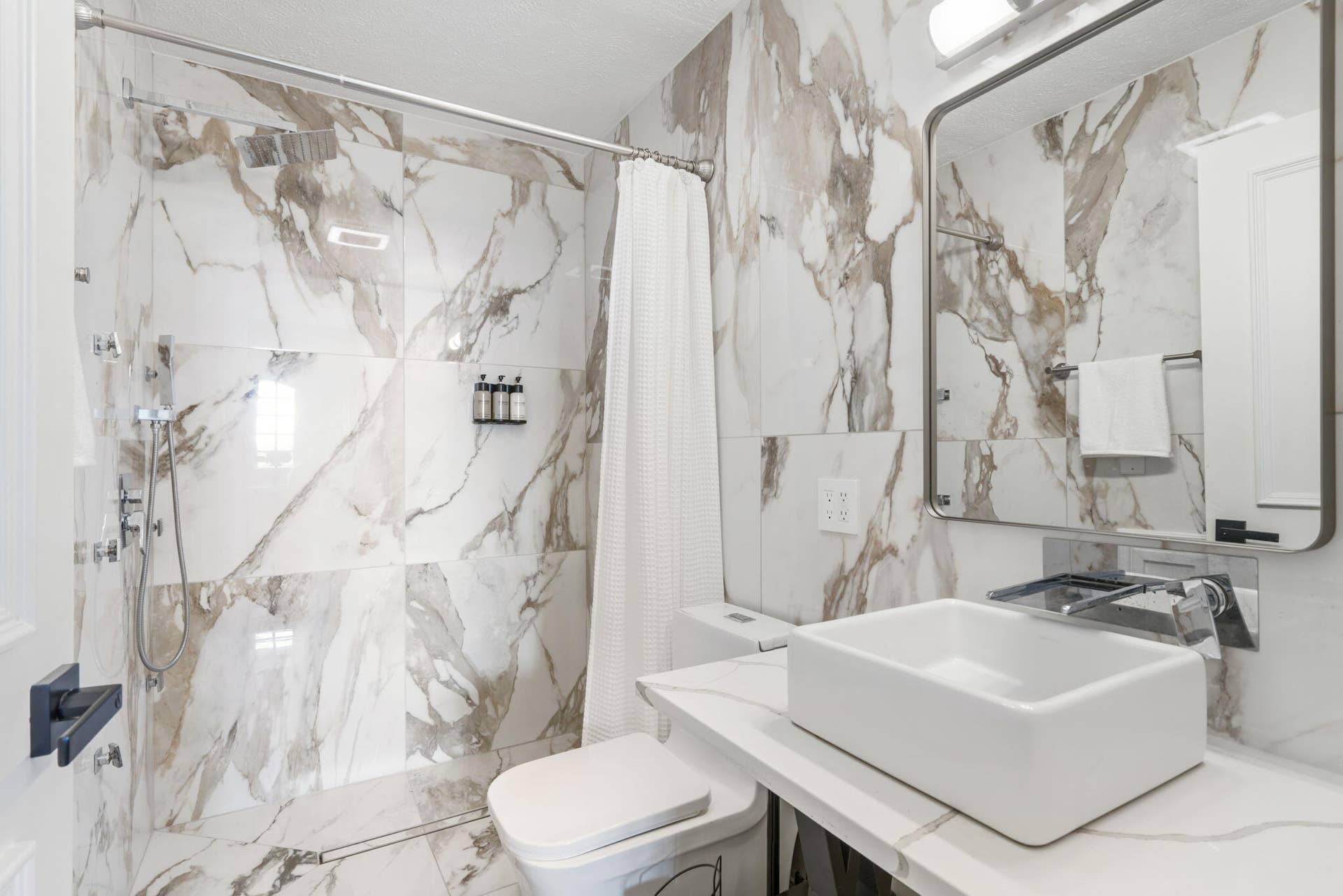 24 Old Still Road, Kimberling City, MO 65686 Bath