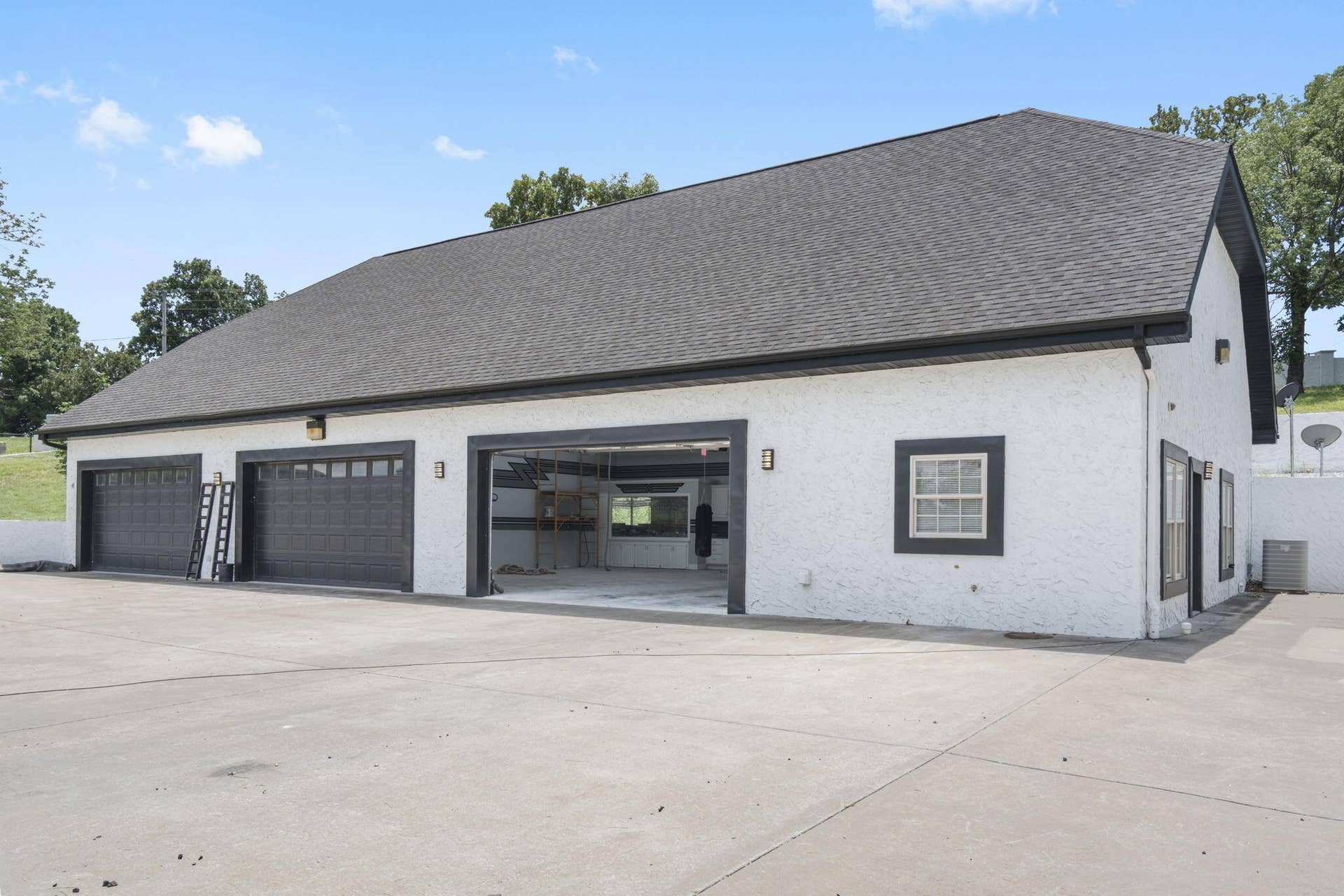 24 Old Still Road, Kimberling City, MO 65686 16 Car Garage and Apartment