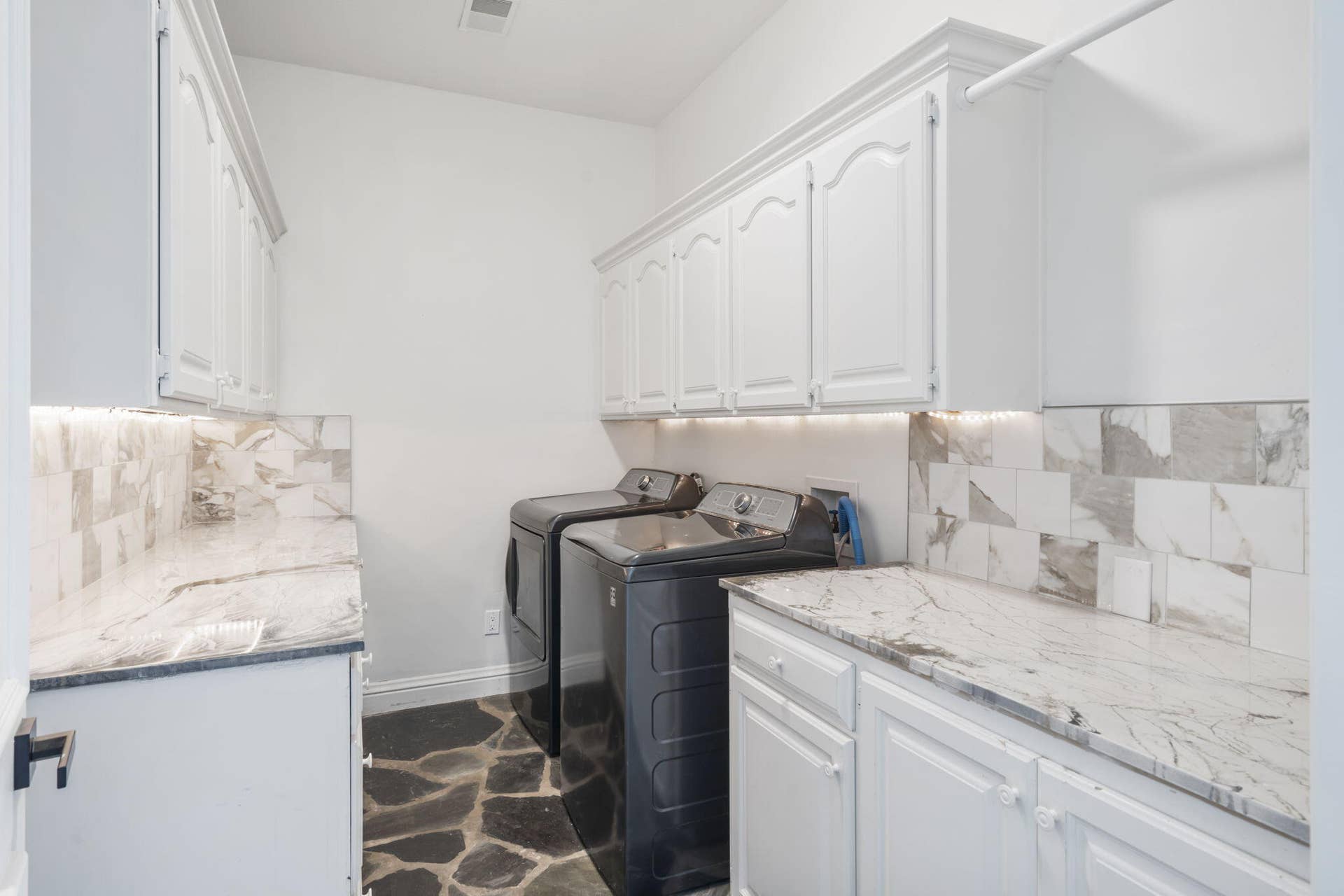24 Old Still Road, Kimberling City, MO 65686 Main Level Laundry