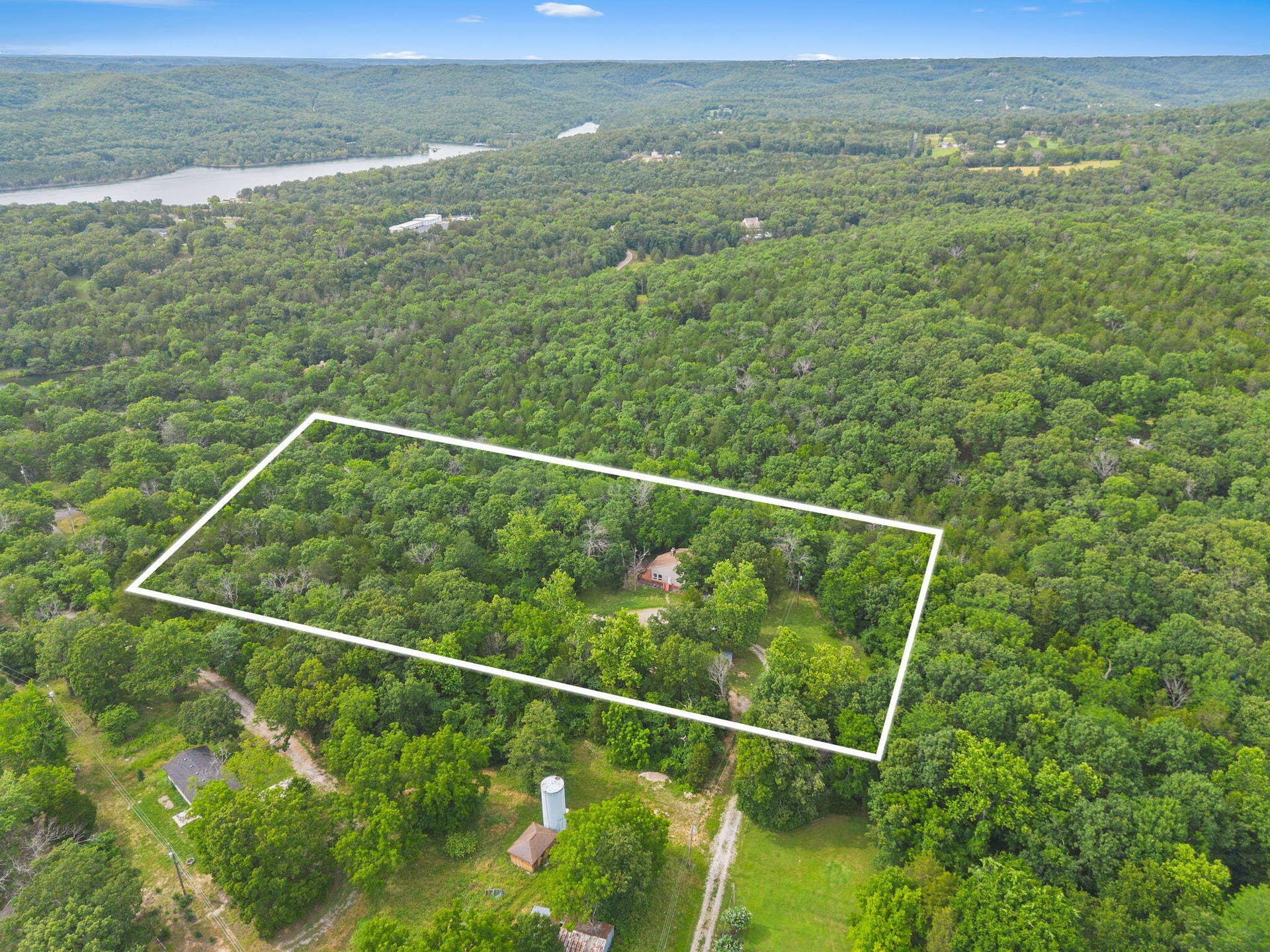 128 Moonvalley Drive, Reeds Spring, MO 65737 Nature-Escape