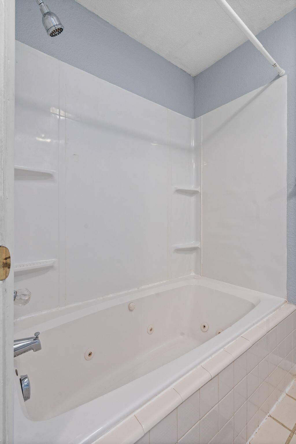 128 Moonvalley Drive, Reeds Spring, MO 65737 128-Moonvalley-Dr-Soak-&-Relax