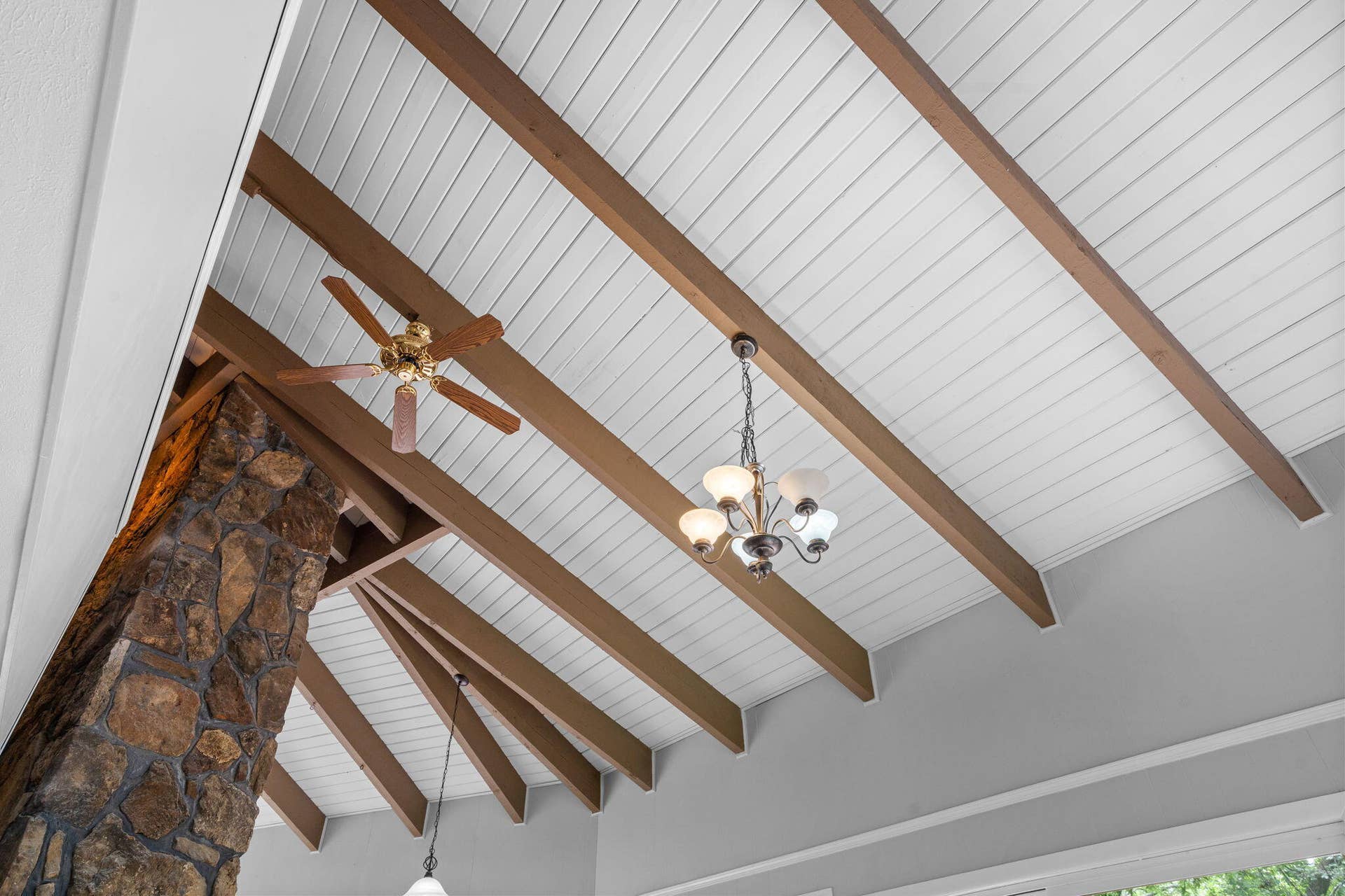 128 Moonvalley Drive, Reeds Spring, MO 65737 128-Moonvalley-Dr-Beamed-Ceiling