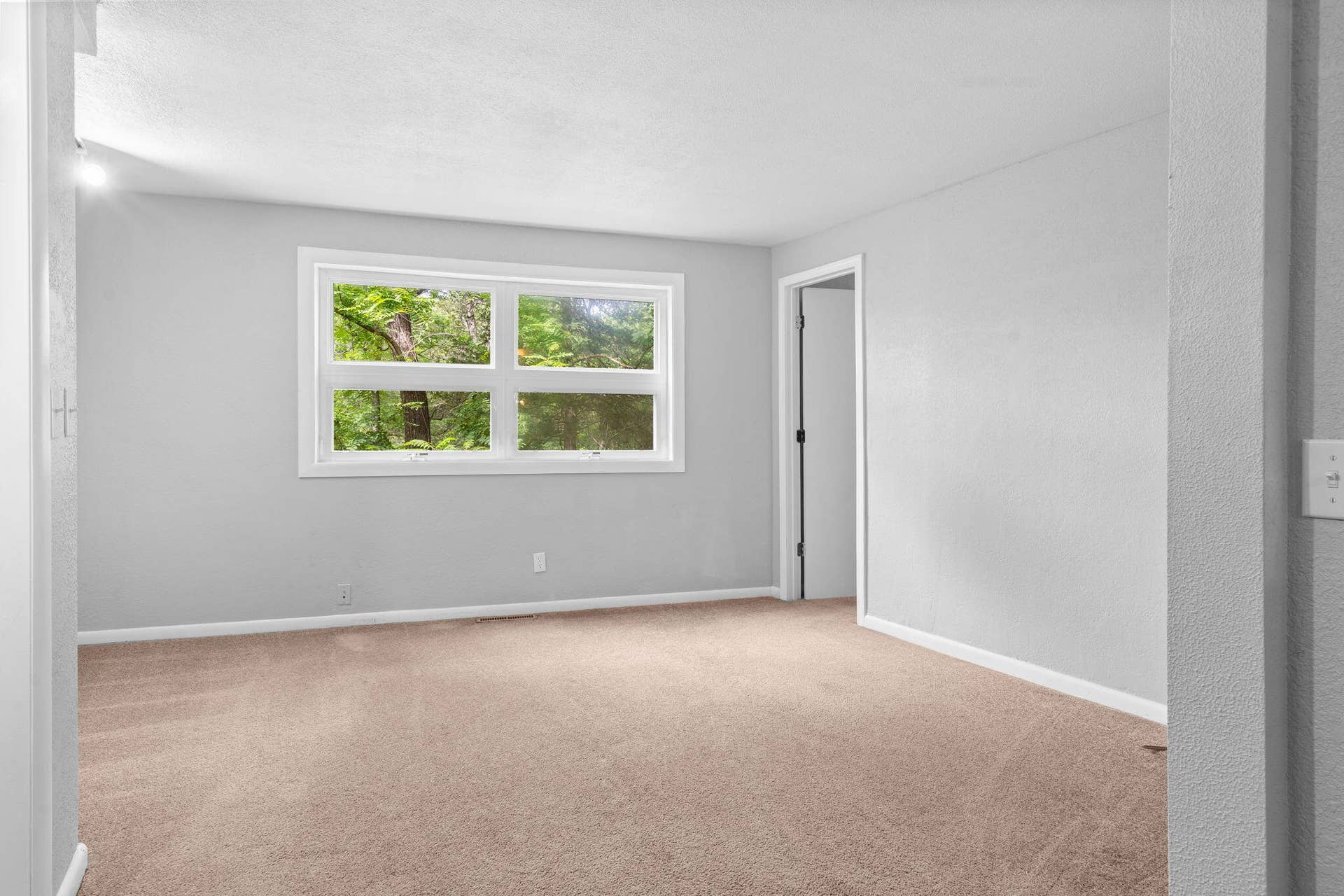 128 Moonvalley Drive, Reeds Spring, MO 65737 128-Moonvalley-Dr-Master-Suite