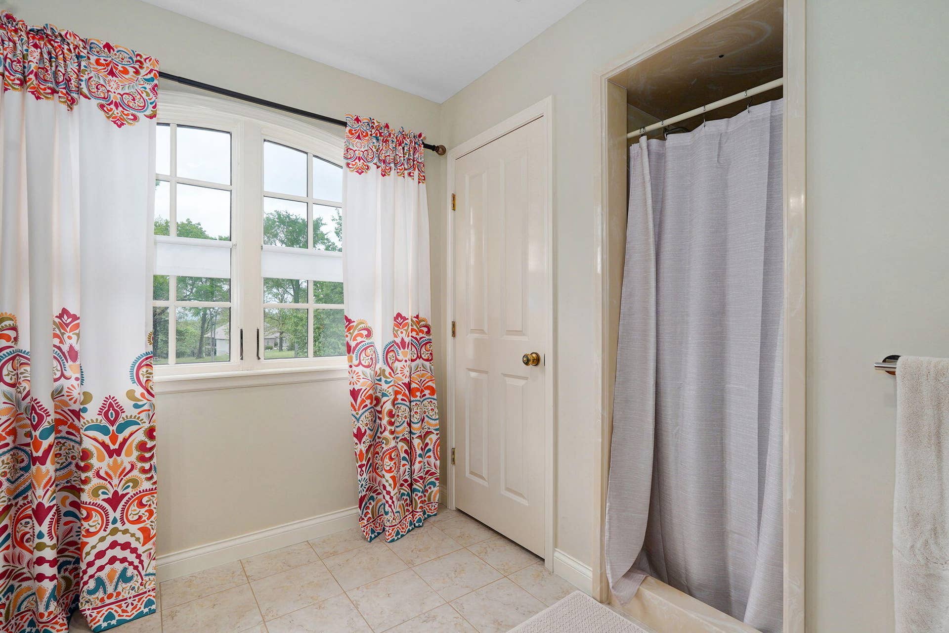 1340 Little Aunts Creek Road, Kimberling City, MO 65686 Large Upstairs Bathroom