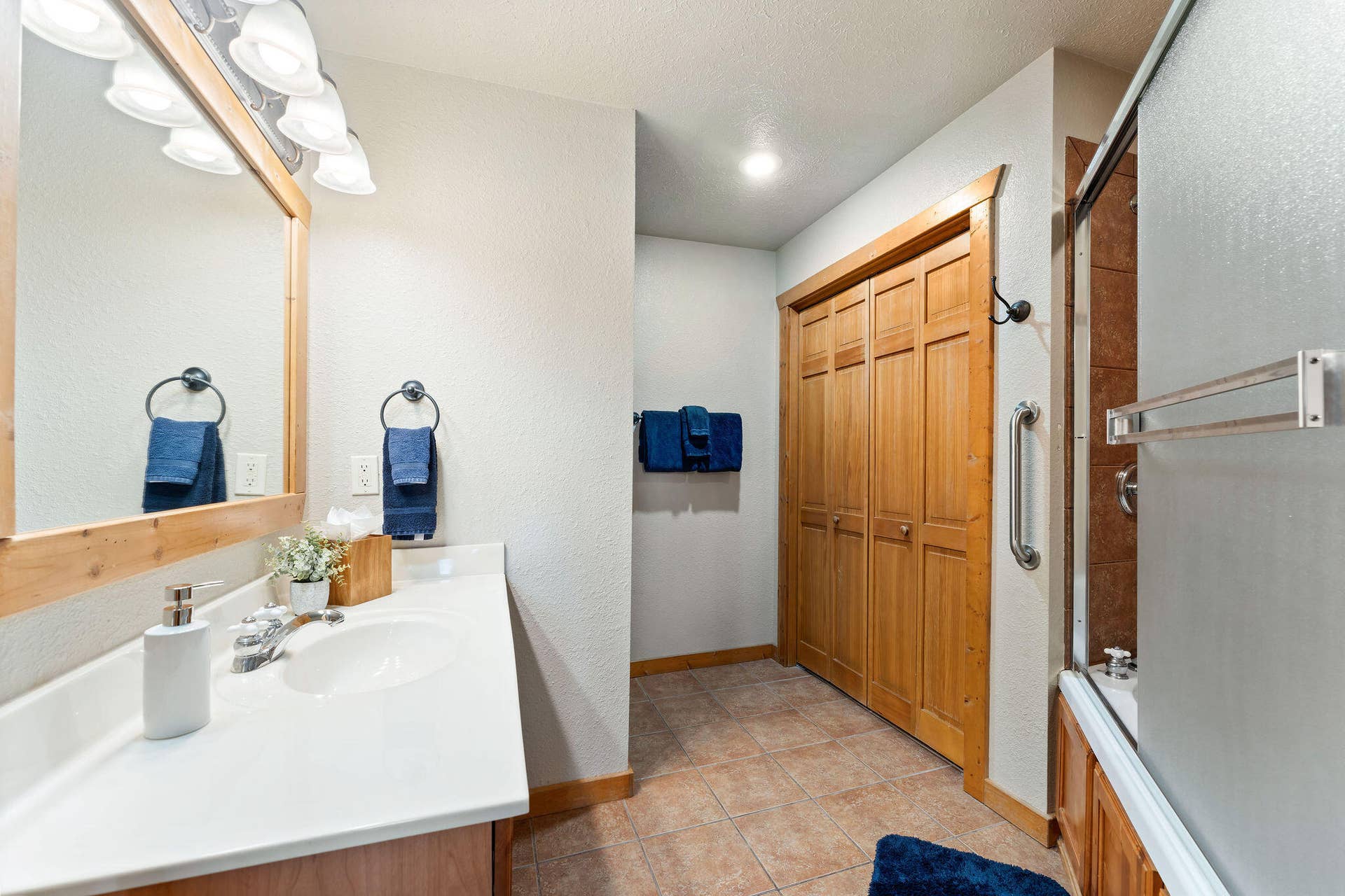 92 Cantwell Lane, #82, Branson West, MO 65737 Bathroom