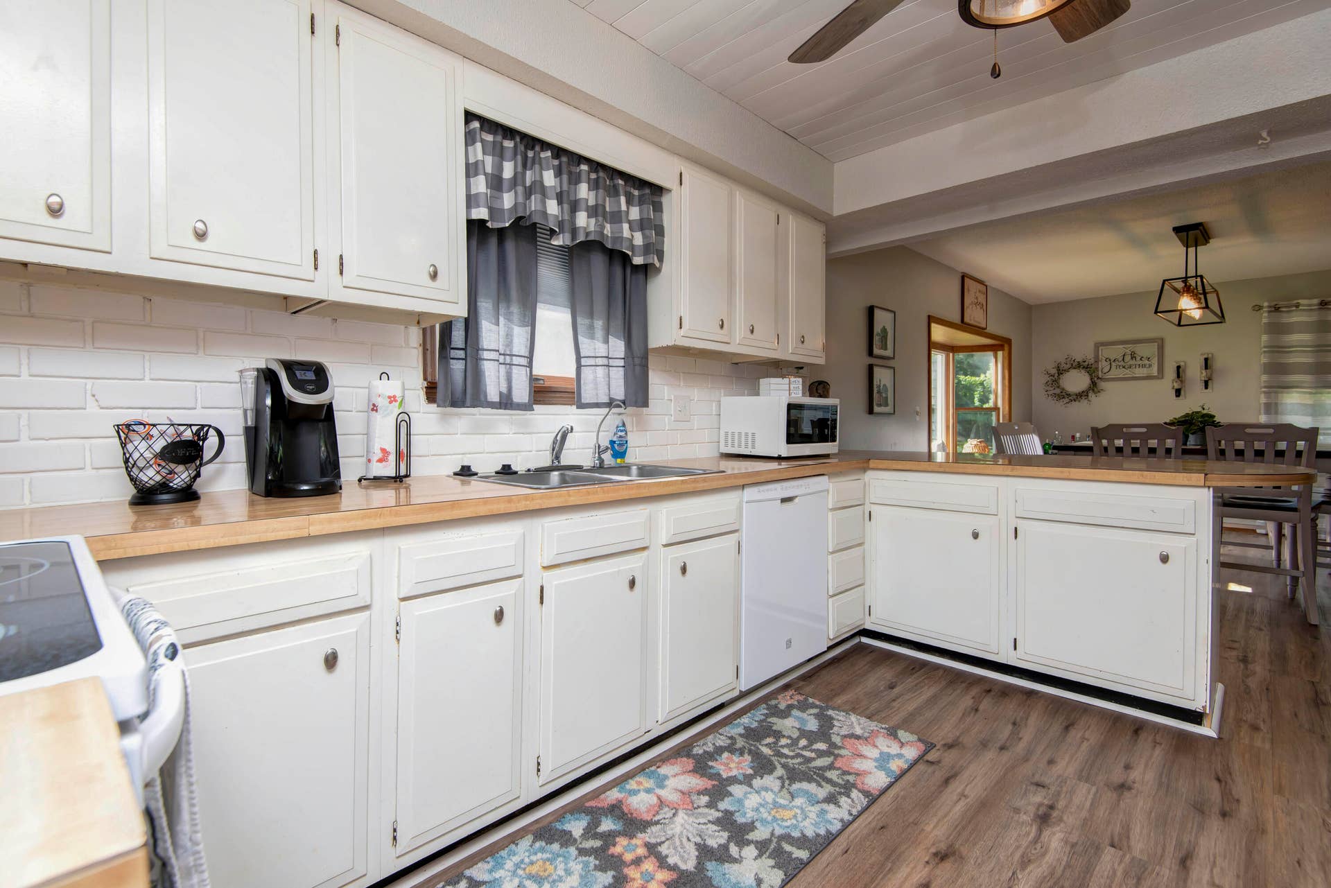 Kitchen with lots of Cabinets