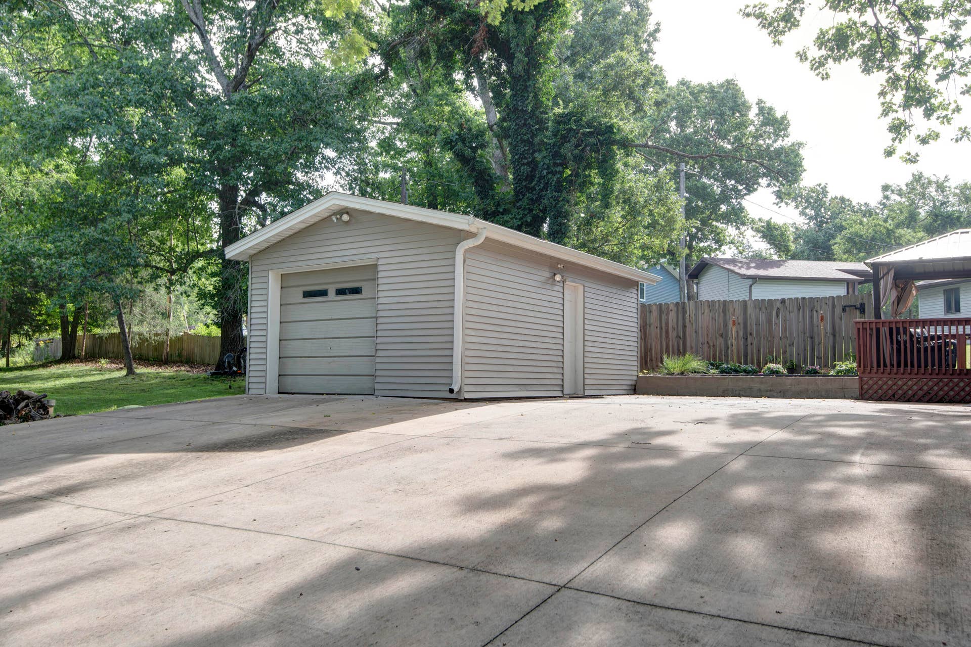1 Car Garage and Great Storage