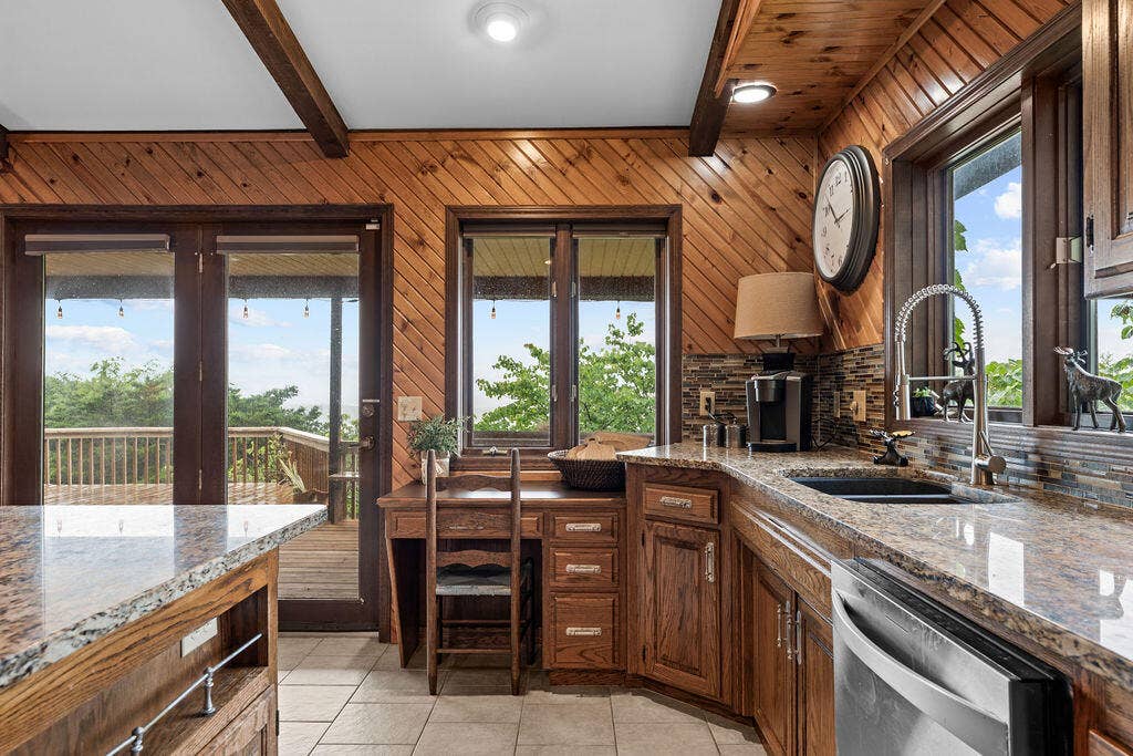 91 Blueview Lane, Kimberling City, MO 65686 Granite Countertops