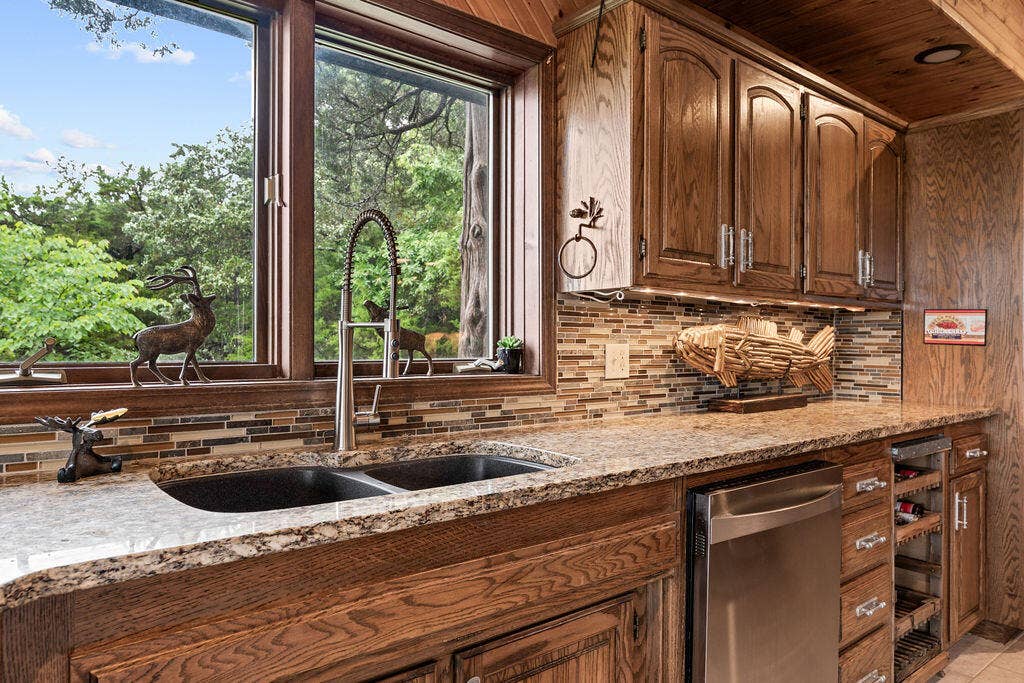 91 Blueview Lane, Kimberling City, MO 65686 Wood Cabinets