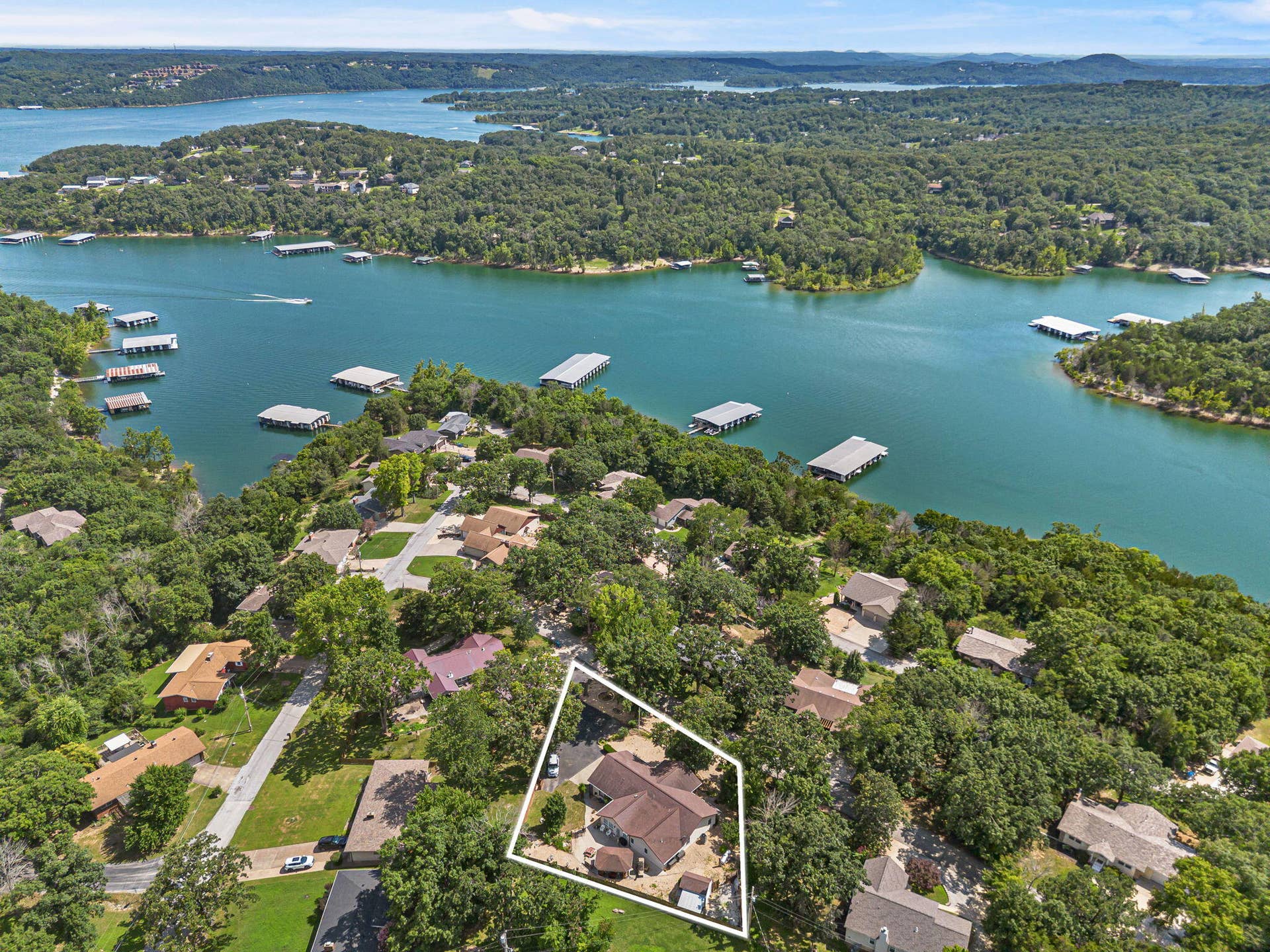 1-Hawthorne-St-Your-Lake-Escape