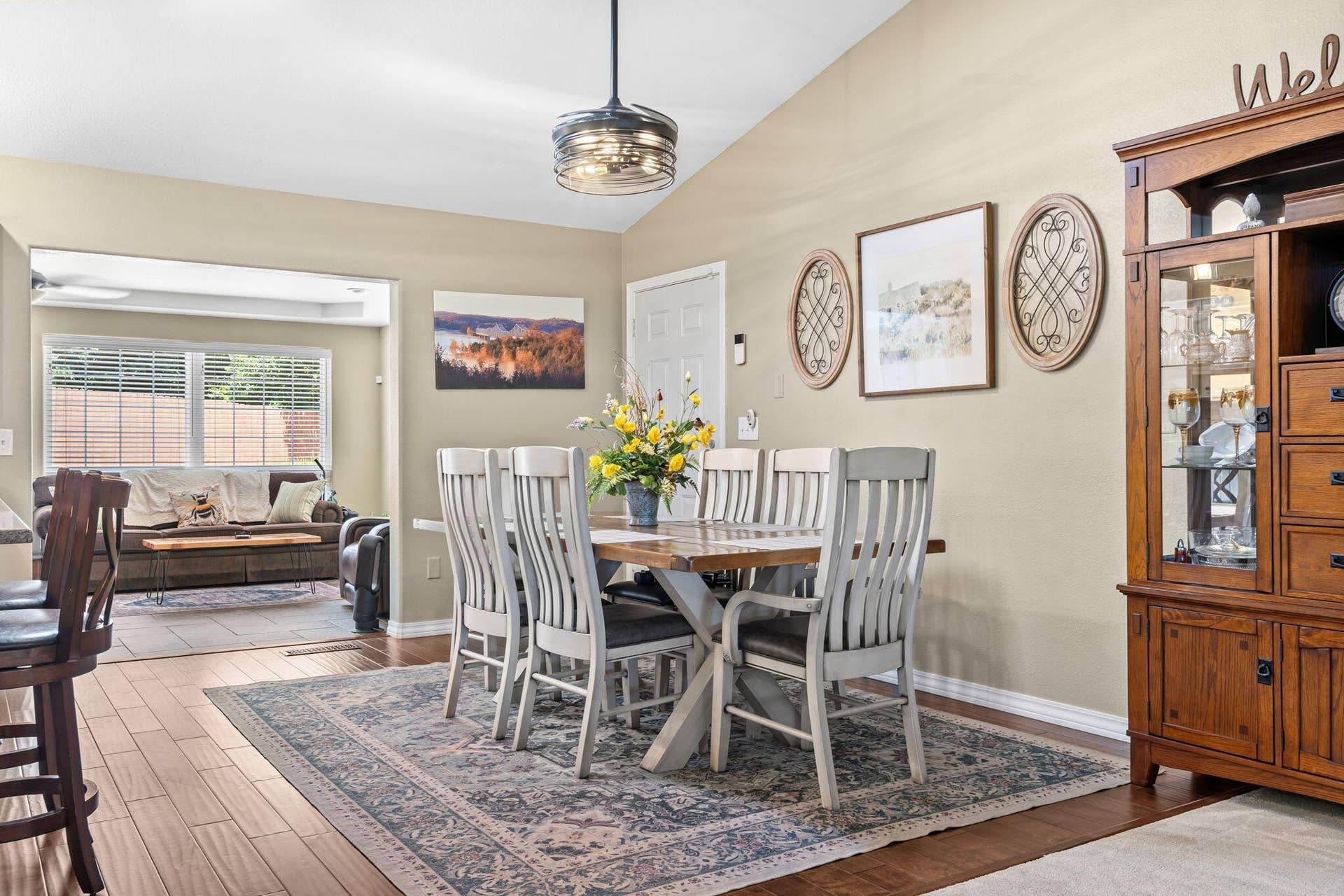 1-Hawthorne-St-Cozy-Dining