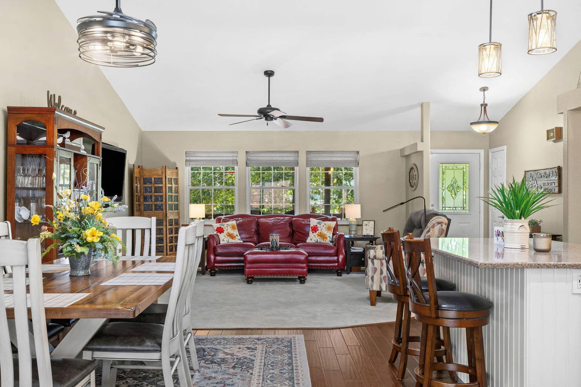 1-Hawthorne-St-Living-Retreat