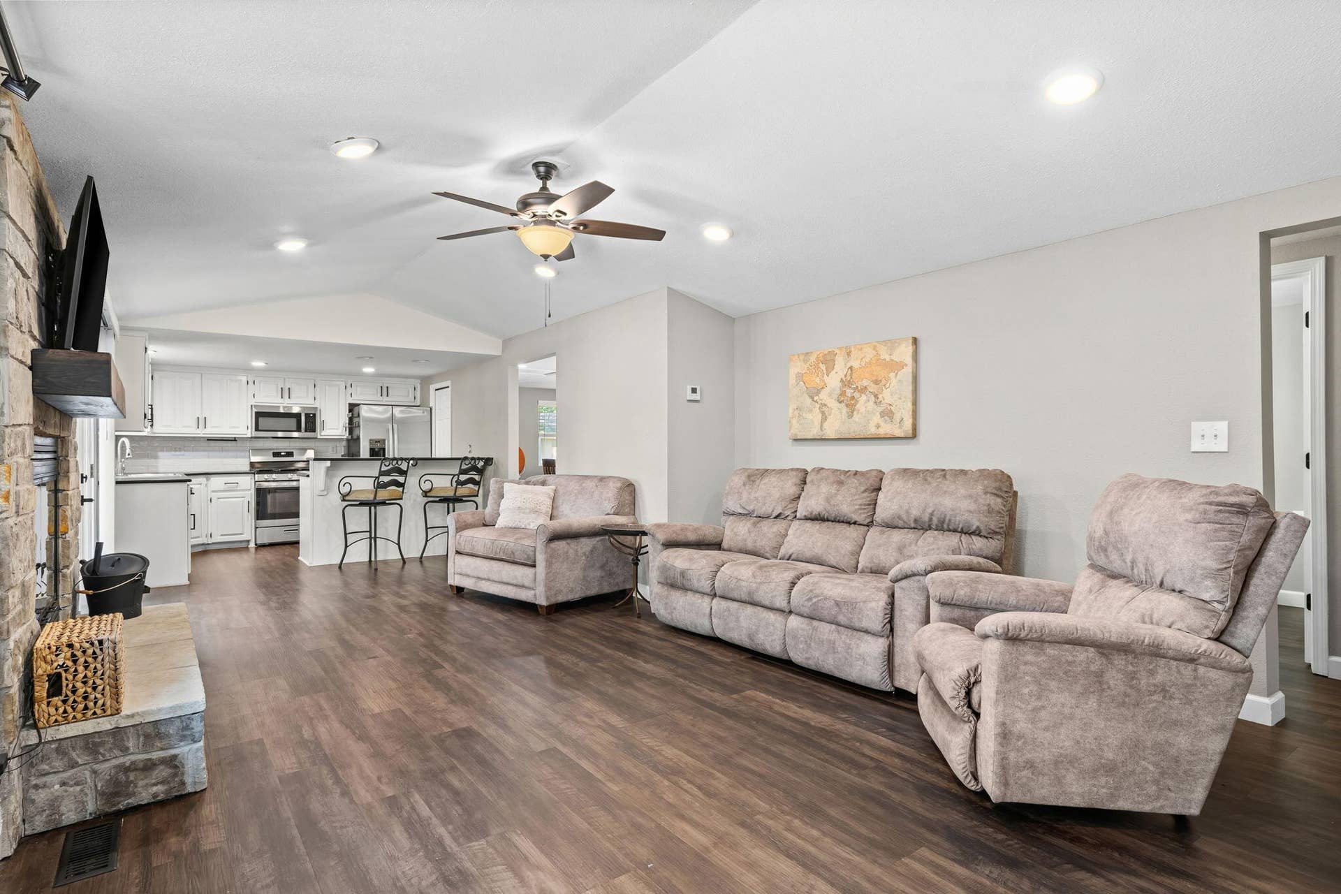 58 Kings Cove Lane, Reeds Spring, MO 65737 58-Kings-Cove-Ln-Cozy-Living