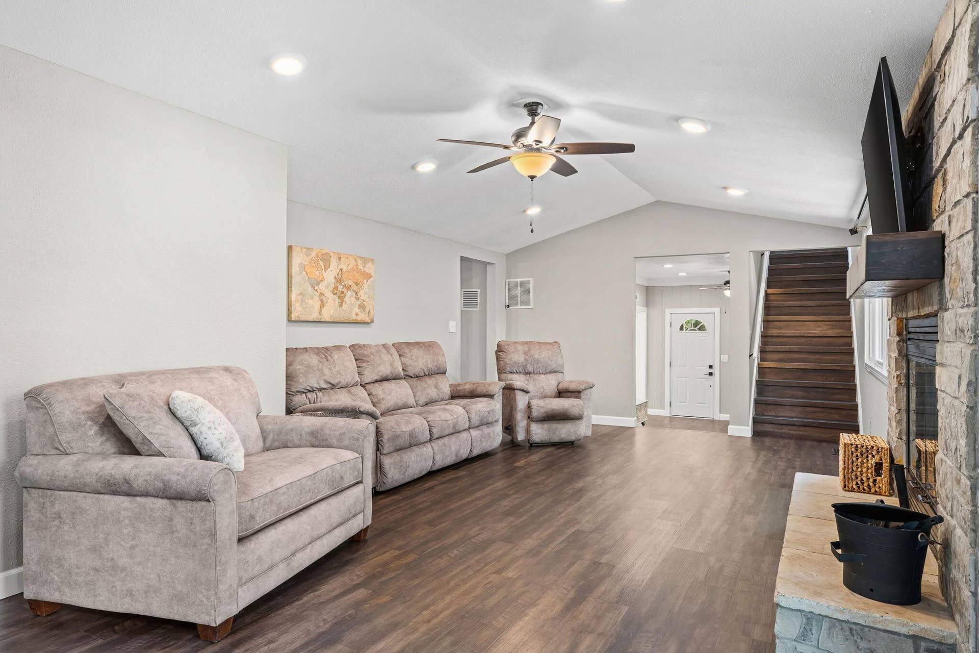 58 Kings Cove Lane, Reeds Spring, MO 65737 58-Kings-Cove-Ln-Stay-&-Unwind