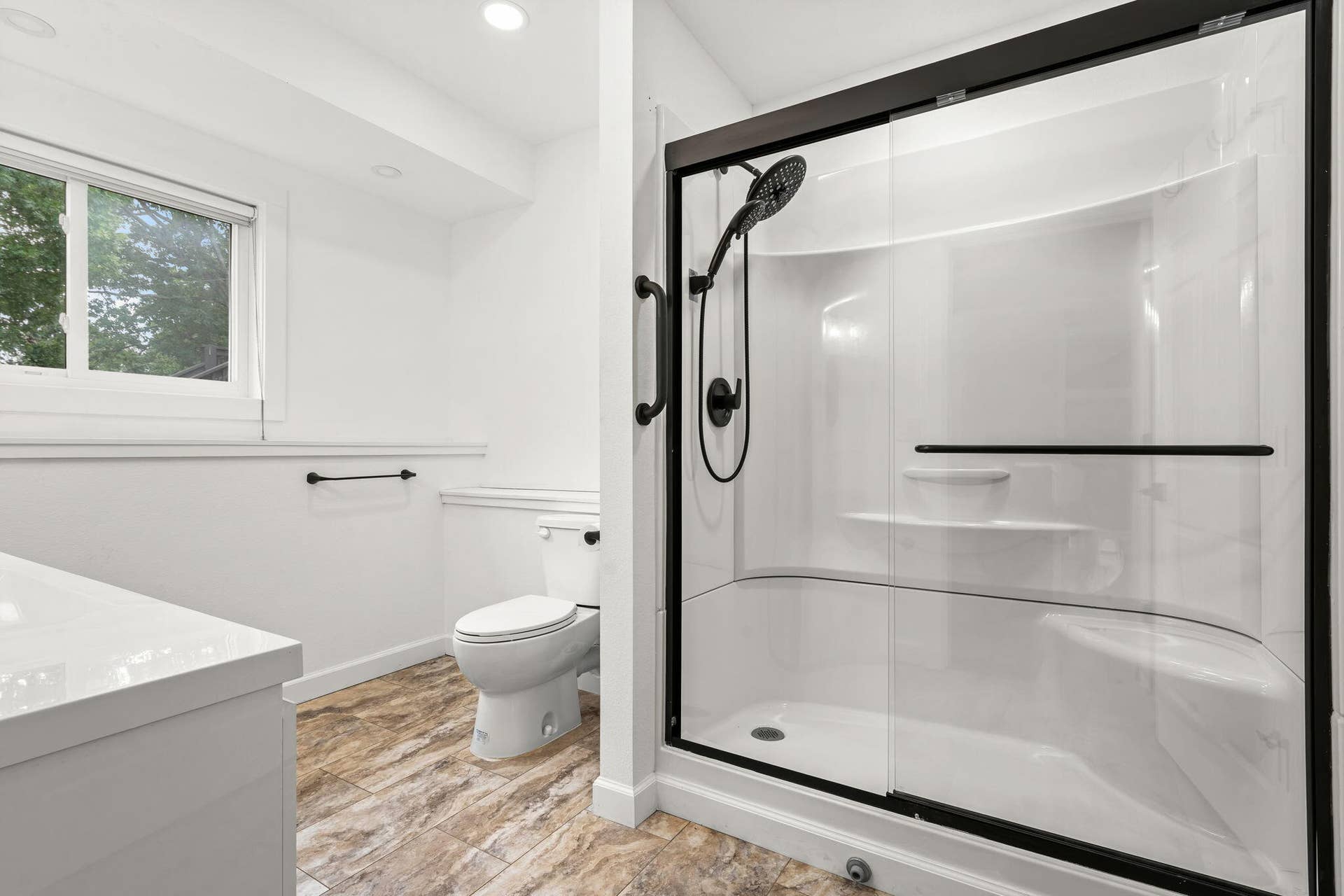 58 Kings Cove Lane, Reeds Spring, MO 65737 58-Kings-Cove-Ln-Luxury-Bath