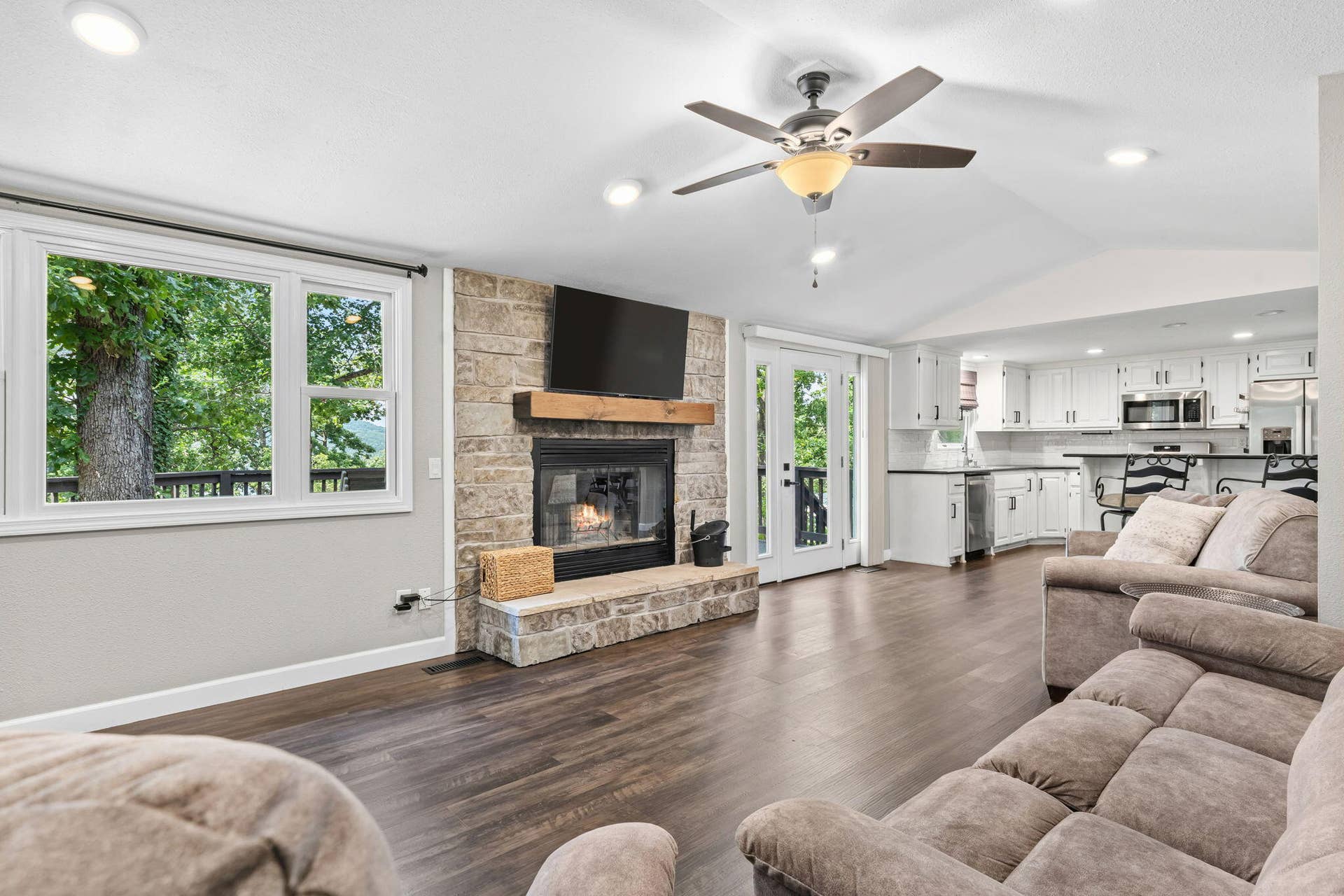 58 Kings Cove Lane, Reeds Spring, MO 65737 58-Kings-Cove-Ln-Gather-&-Relax