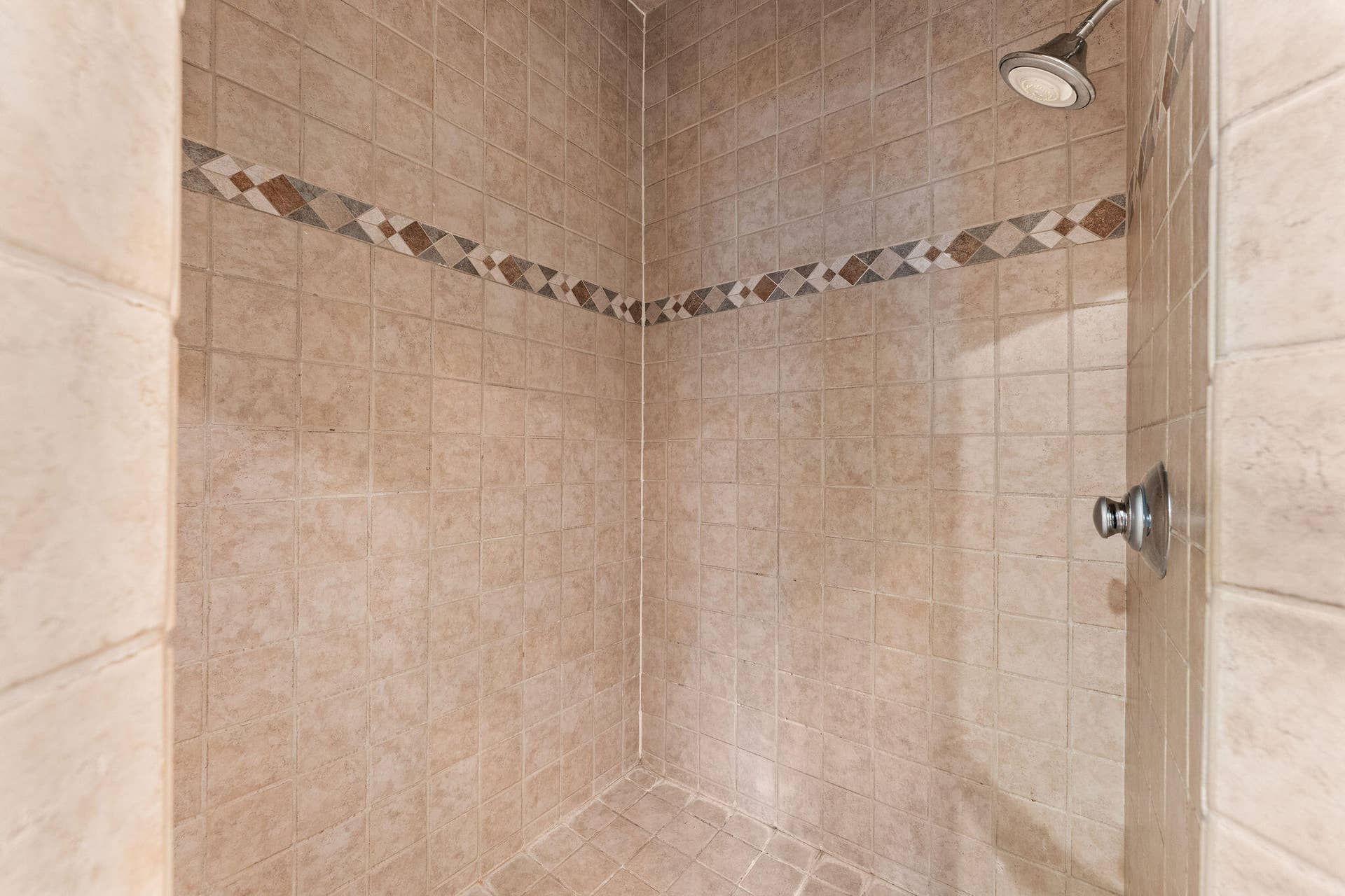 53 Holly Lane, Branson West, MO 65737 Tiled Walk-in Shower
