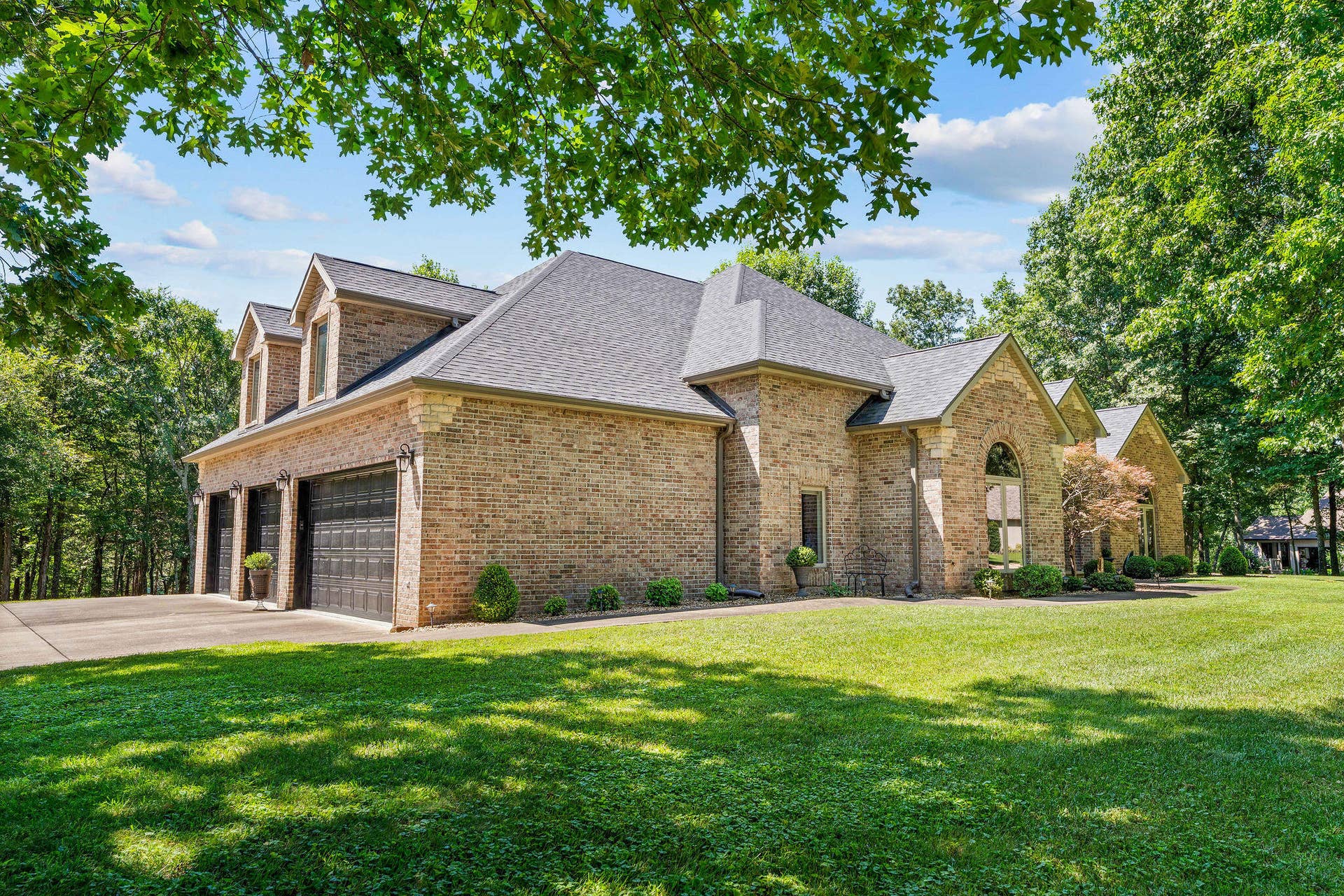 53 Holly Lane, Branson West, MO 65737 Four Car Garage