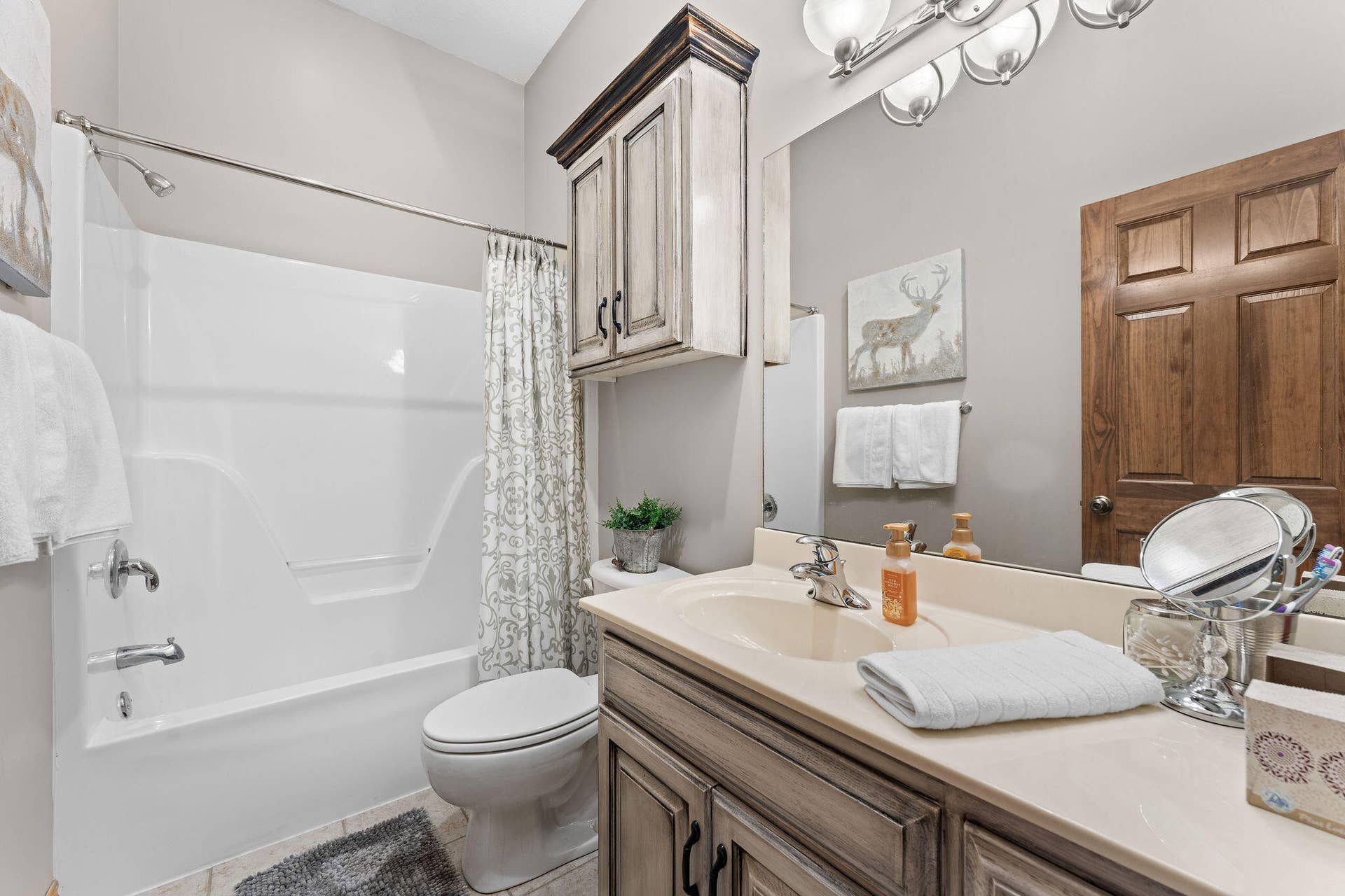 53 Holly Lane, Branson West, MO 65737 Second Full Bathroom