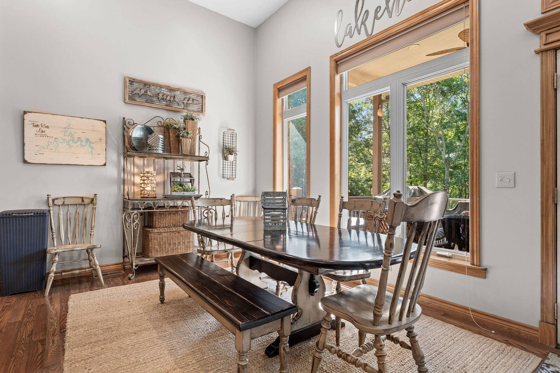 53 Holly Lane, Branson West, MO 65737 Bright Dining Space