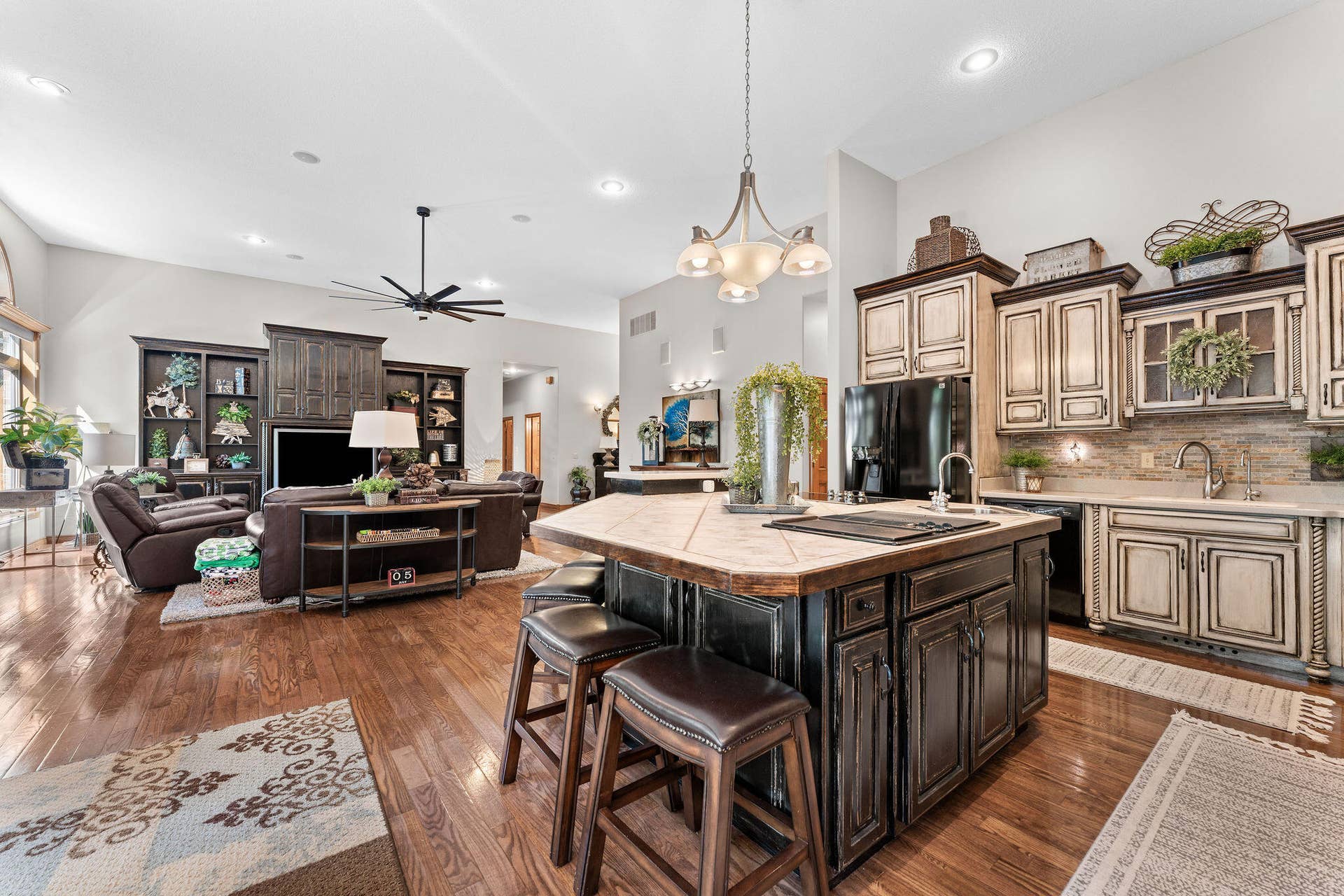 53 Holly Lane, Branson West, MO 65737 Seamless Kitchen and Living Room