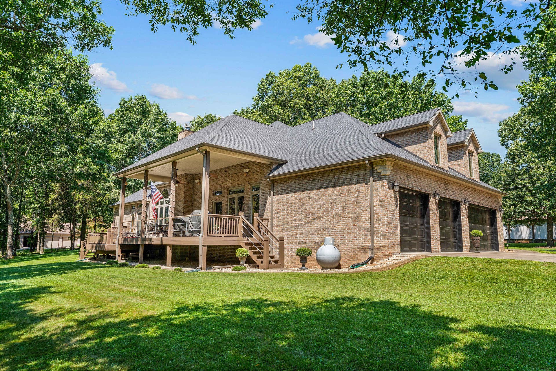 53 Holly Lane, Branson West, MO 65737 Covered Deck/Four-Car Garage