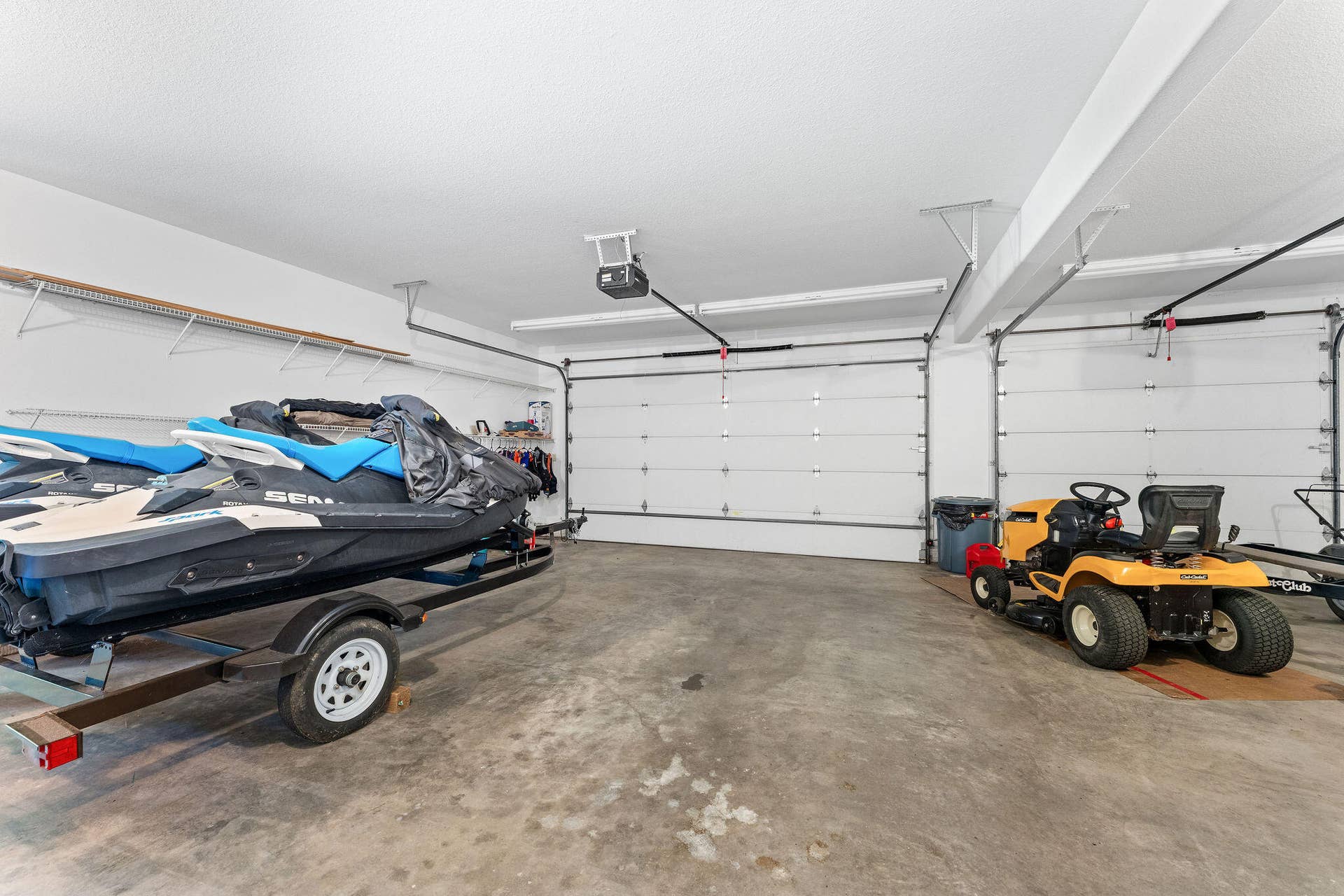 53 Holly Lane, Branson West, MO 65737 Three Car Garage Bay